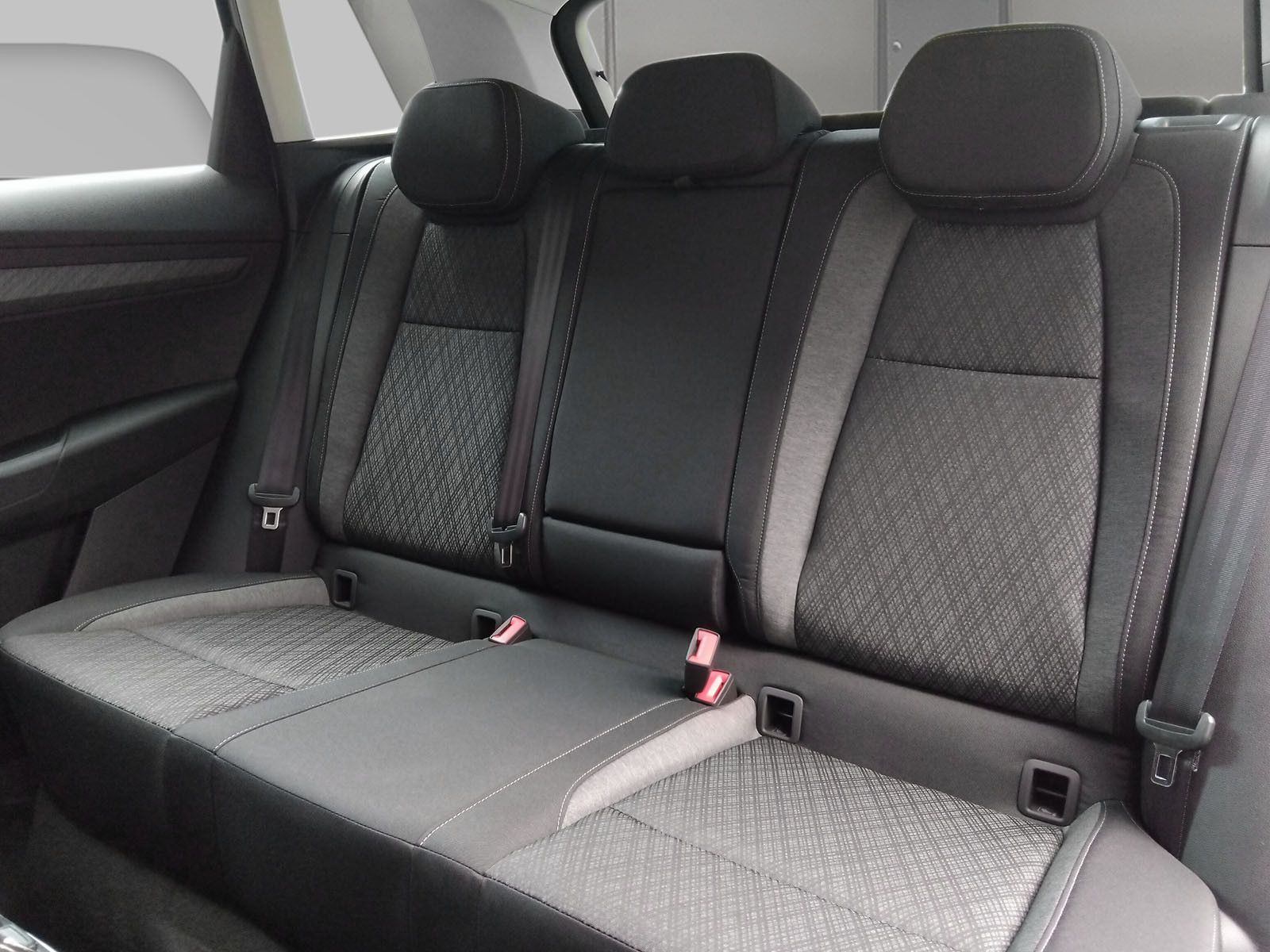 Fahrzeugabbildung SKODA Karoq Selection 2.0TDI 4x4 AHK ACC Navi Kamera