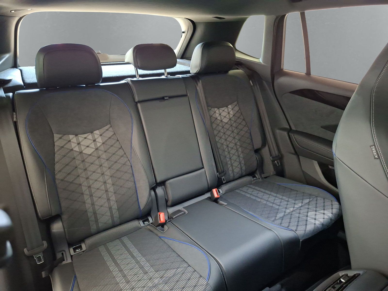 Fahrzeugabbildung Volkswagen Tiguan 1.5eTSI R-Line Pano IQMatrix AHK Headup