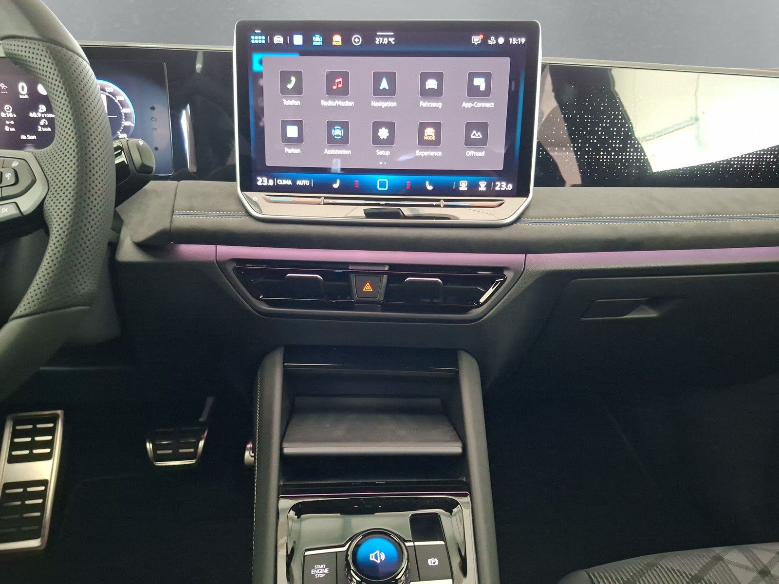 Fahrzeugabbildung Volkswagen Tiguan 1.5eTSI R-Line Pano IQMatrix AHK Headup