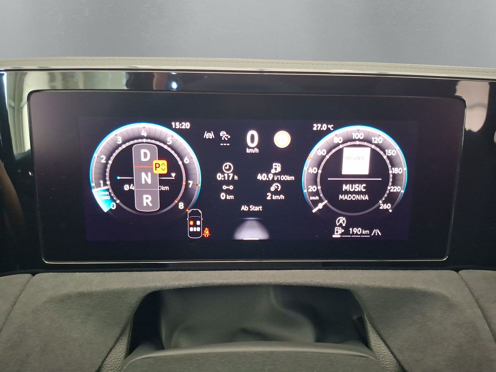 Fahrzeugabbildung Volkswagen Tiguan 1.5eTSI R-Line Pano IQMatrix AHK Headup