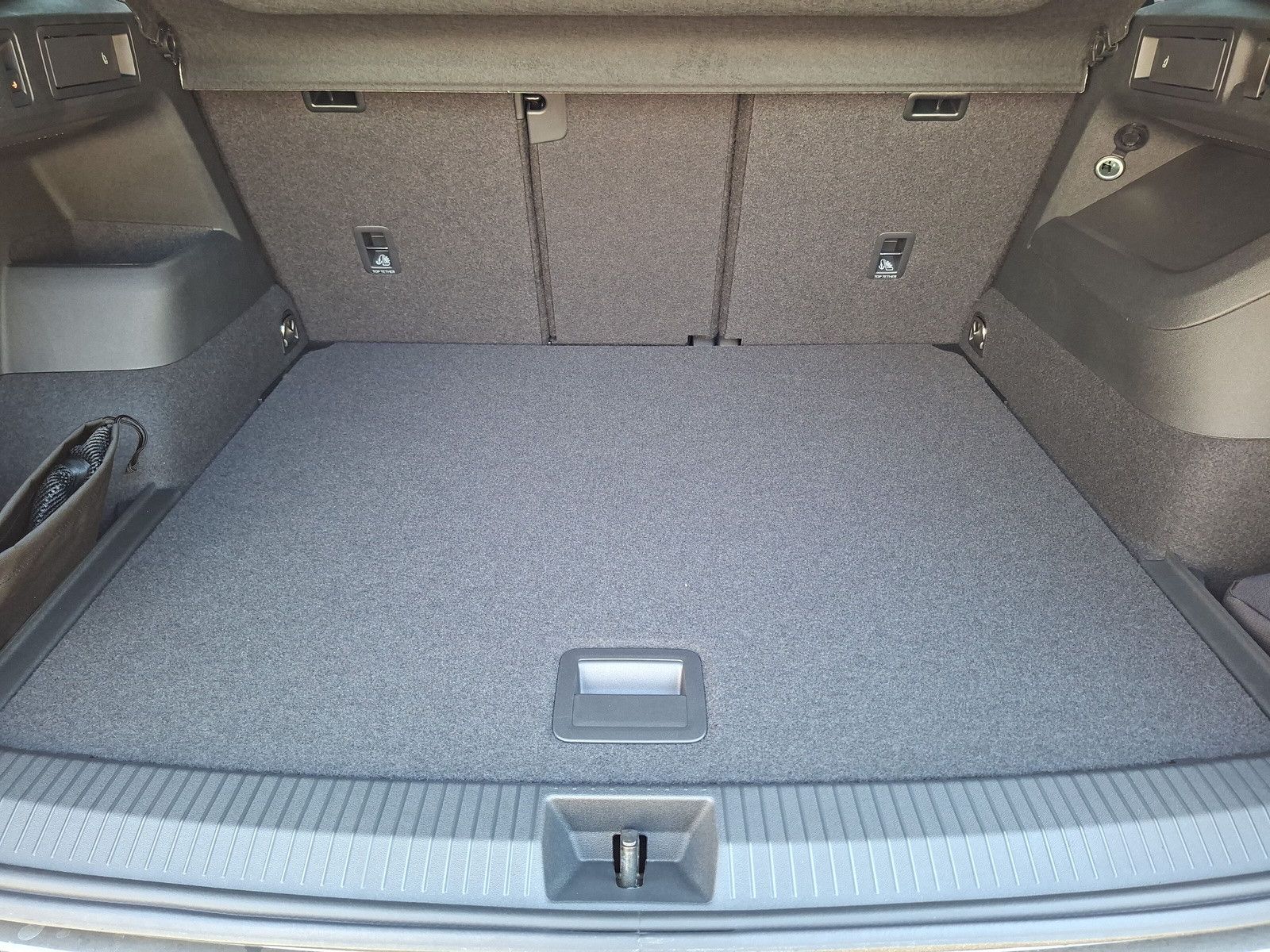 Fahrzeugabbildung Volkswagen Tiguan 1.5eTSI R-Line Pano IQMatrix AHK Headup