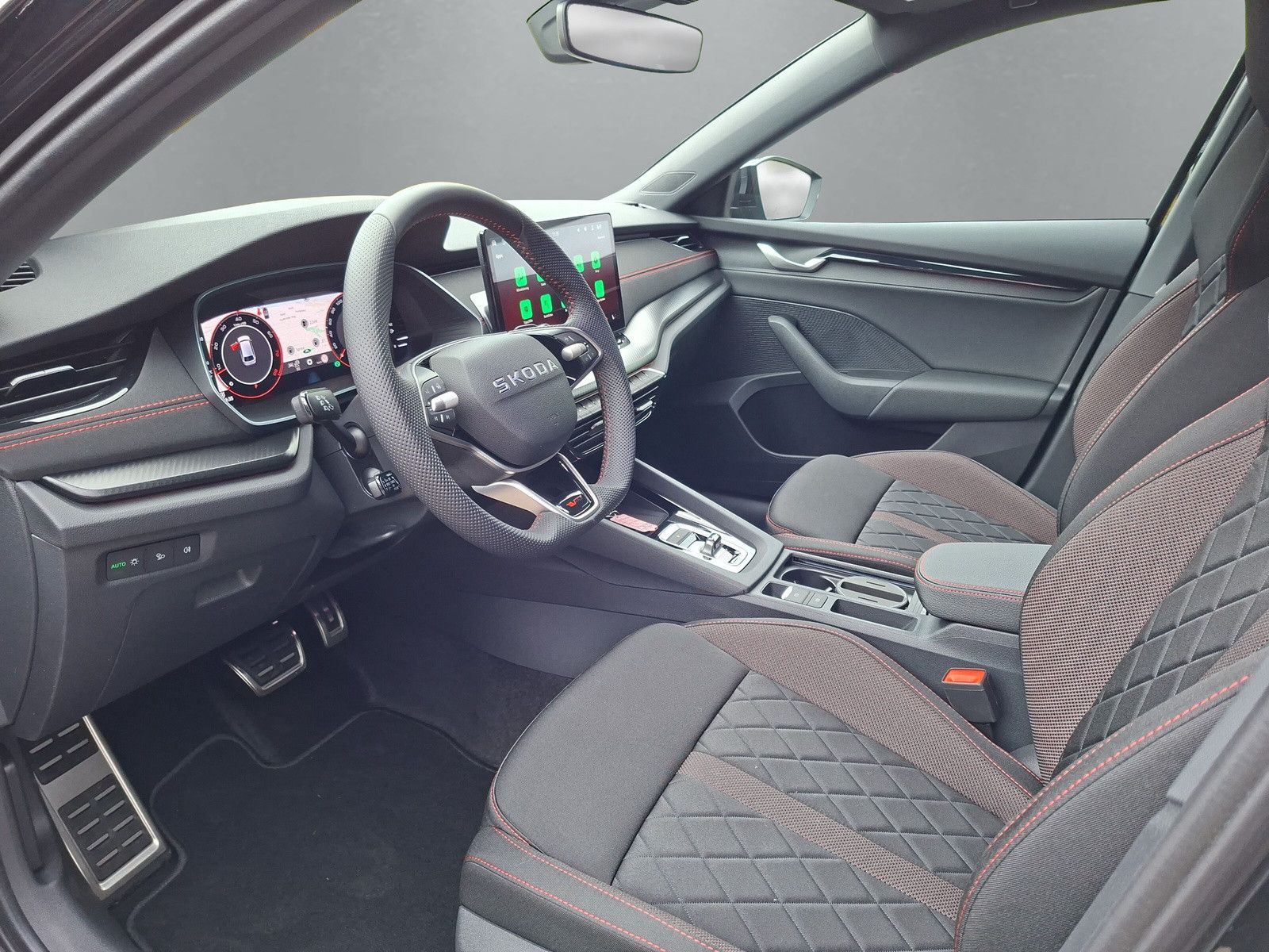 Fahrzeugabbildung SKODA Octavia Combi 2.0TSI RS 360° AHK Pano ACC DCC