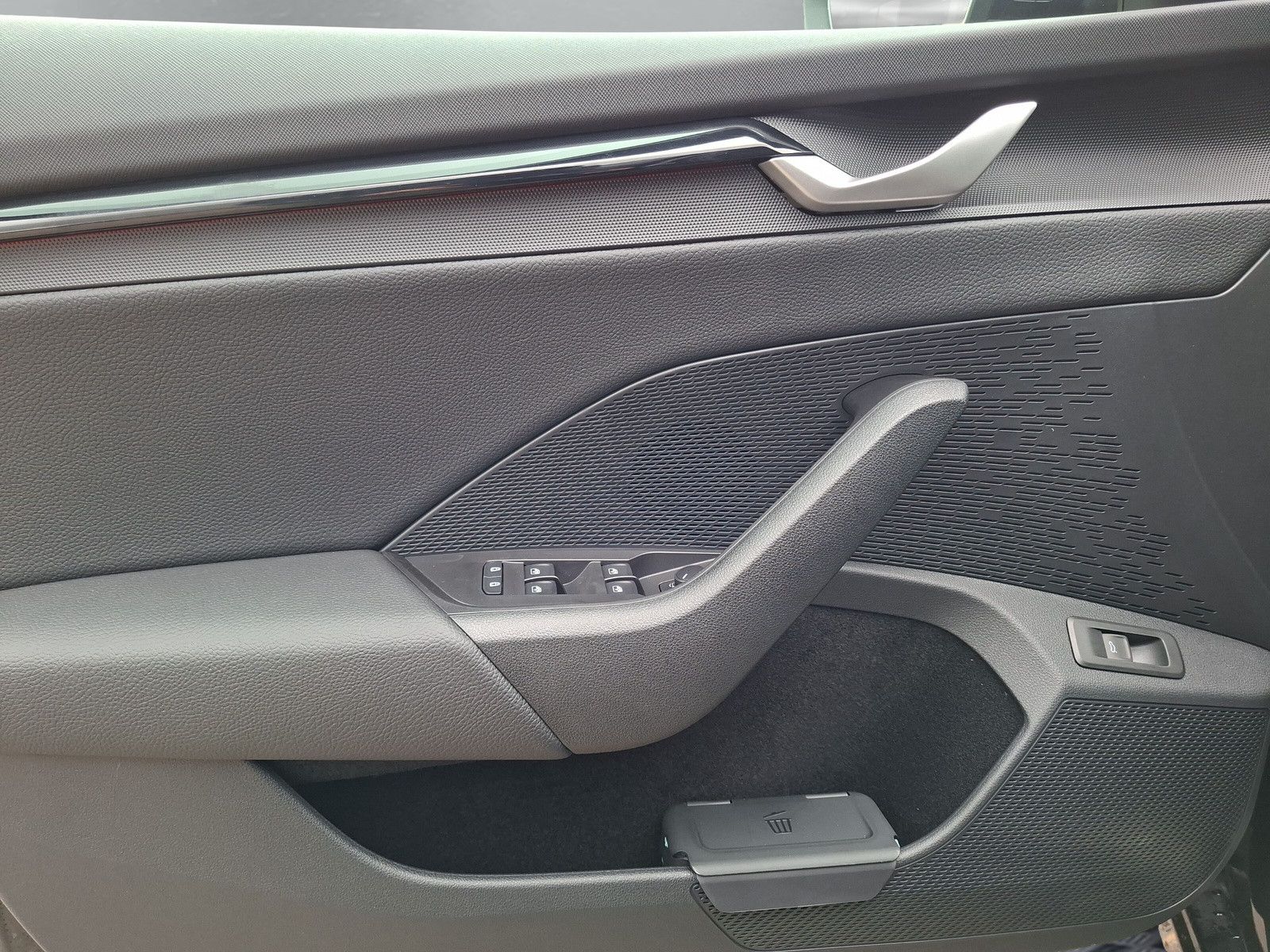 Fahrzeugabbildung SKODA Octavia Combi 2.0TSI RS 360° AHK Pano ACC DCC