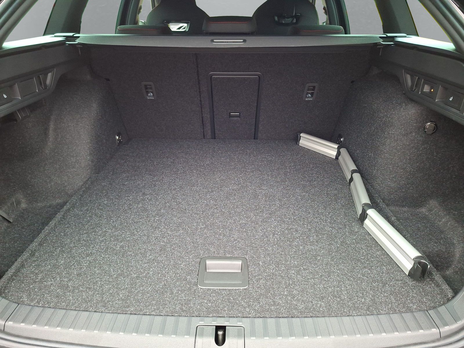 Fahrzeugabbildung SKODA Octavia Combi 2.0TSI RS 360° AHK Pano ACC DCC