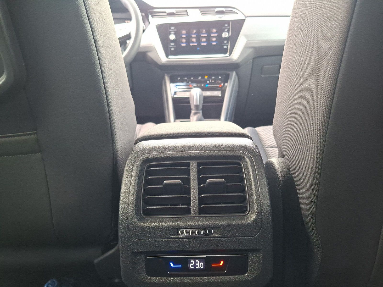 Fahrzeugabbildung Volkswagen Touran 1.5TSI IQ LED ACC 7Stz Standh Side 17"