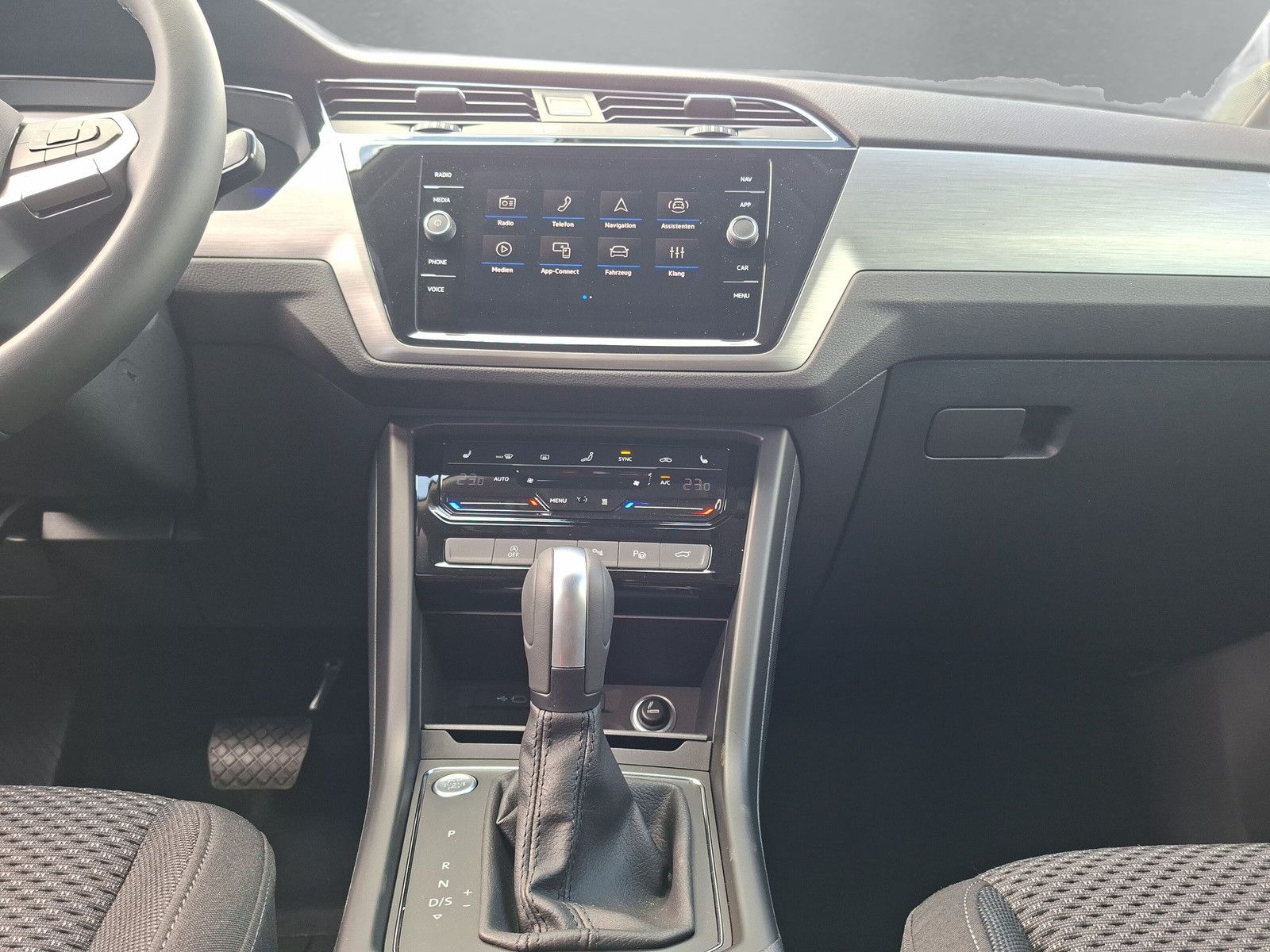 Fahrzeugabbildung Volkswagen Touran 1.5TSI IQ LED ACC 7Stz Standh Side 17"