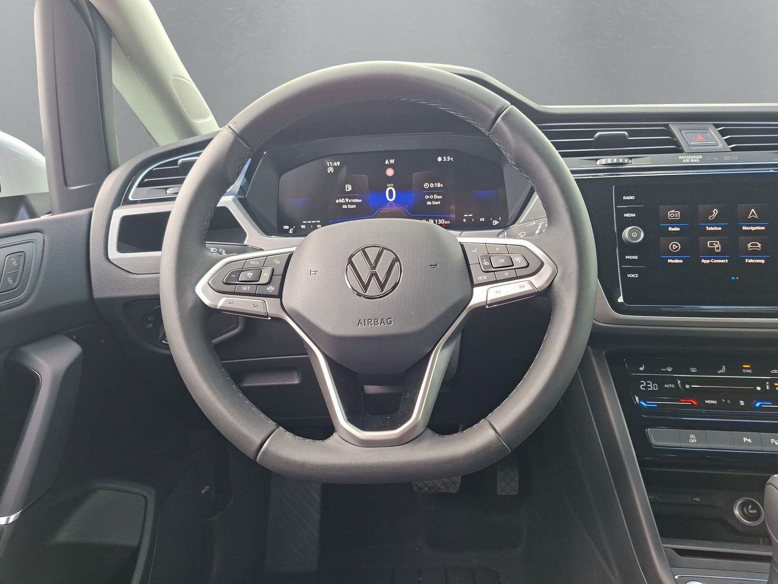 Fahrzeugabbildung Volkswagen Touran 1.5TSI IQ LED ACC 7Stz Standh Side 17"