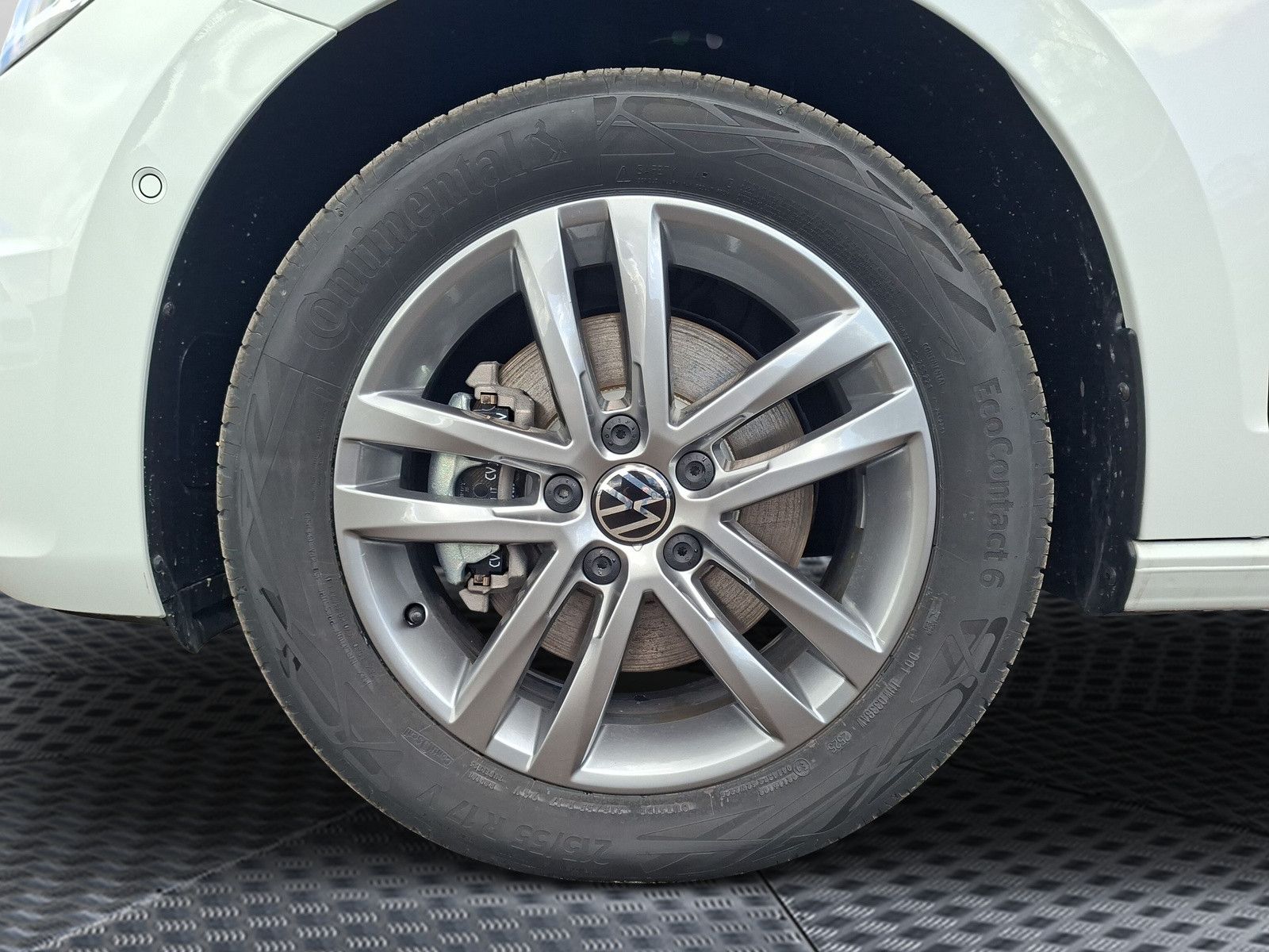 Fahrzeugabbildung Volkswagen Touran 1.5TSI IQ LED ACC 7Stz Standh Side 17"