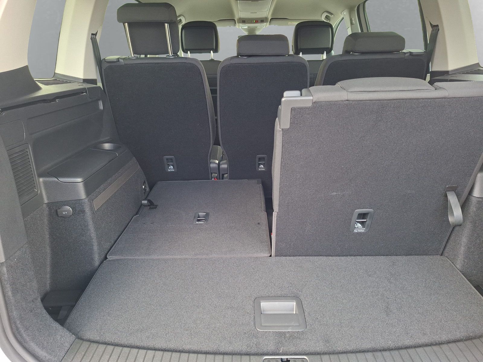 Fahrzeugabbildung Volkswagen Touran 1.5TSI IQ LED ACC 7Stz Standh Side 17"