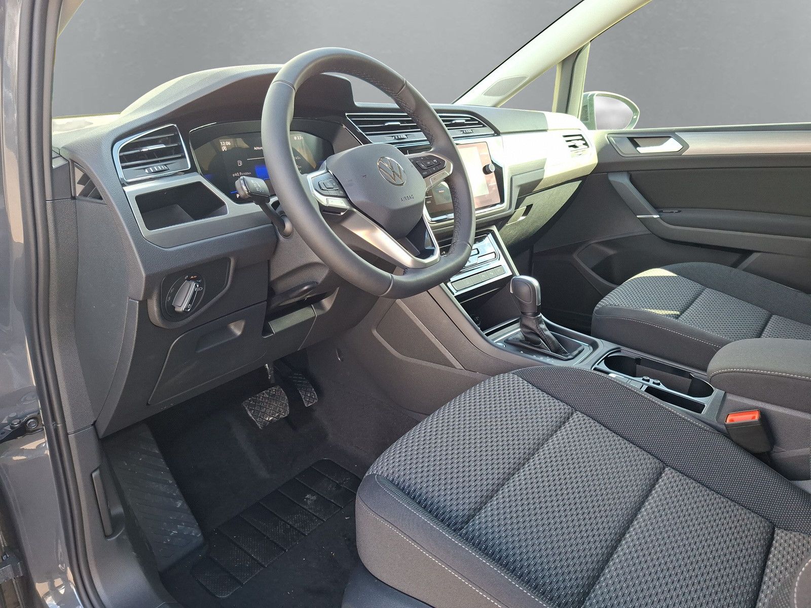 Fahrzeugabbildung Volkswagen Touran 1.5TSI IQ LED ACC 7Stz Standh Side 17"