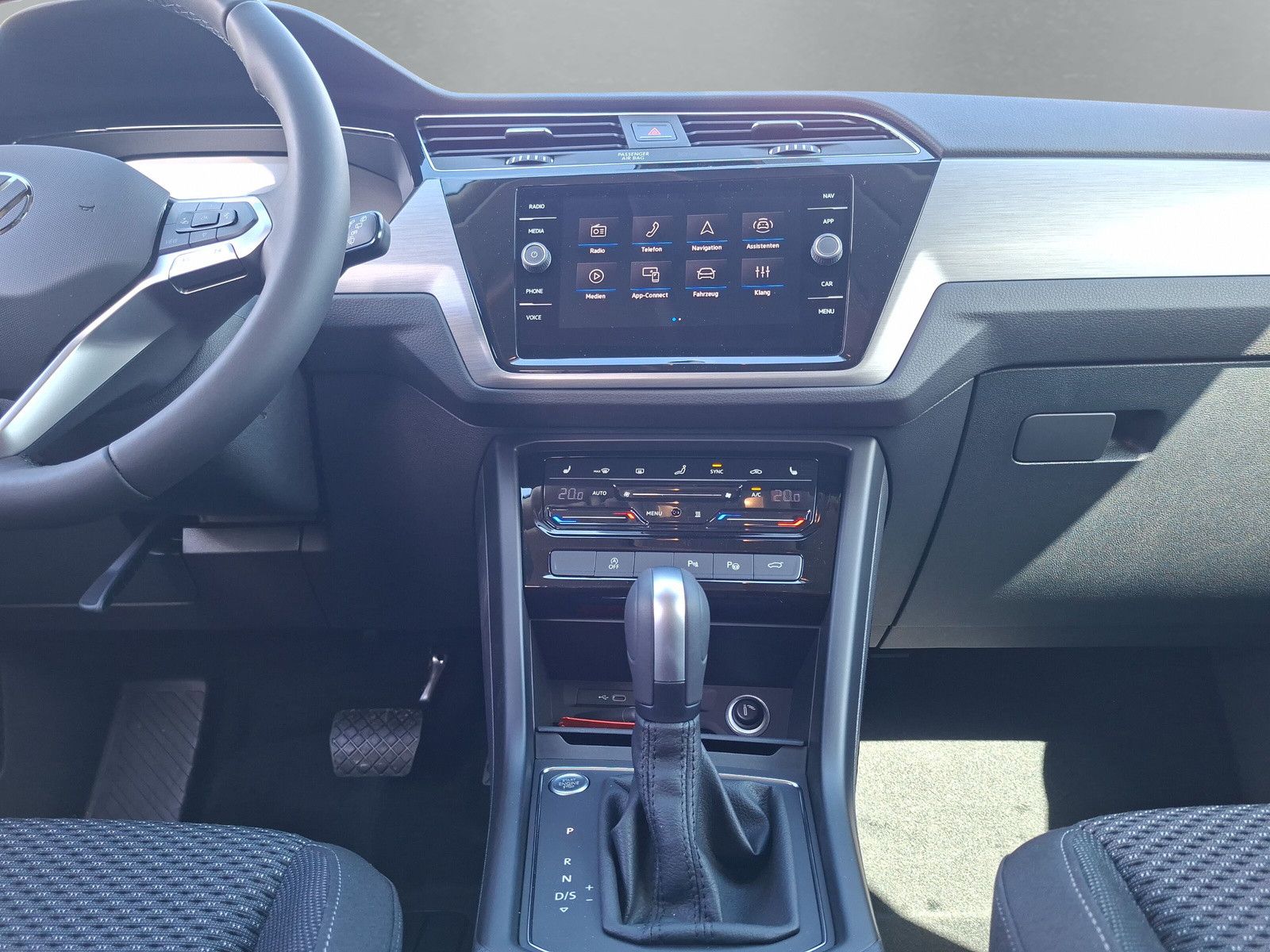 Fahrzeugabbildung Volkswagen Touran 1.5TSI IQ LED ACC 7Stz Standh Side 17"