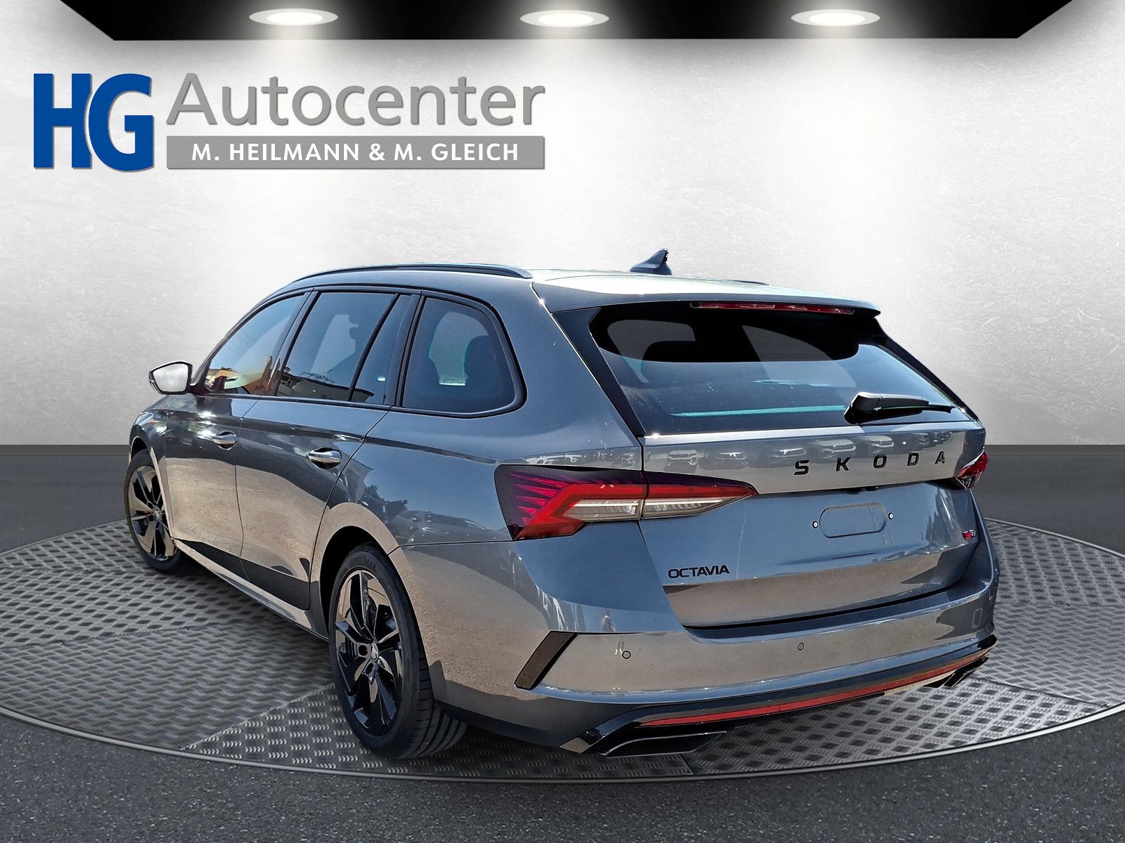 Fahrzeugabbildung SKODA Octavia Combi 2.0TSI RS 360° AHK Pano ACC DCC