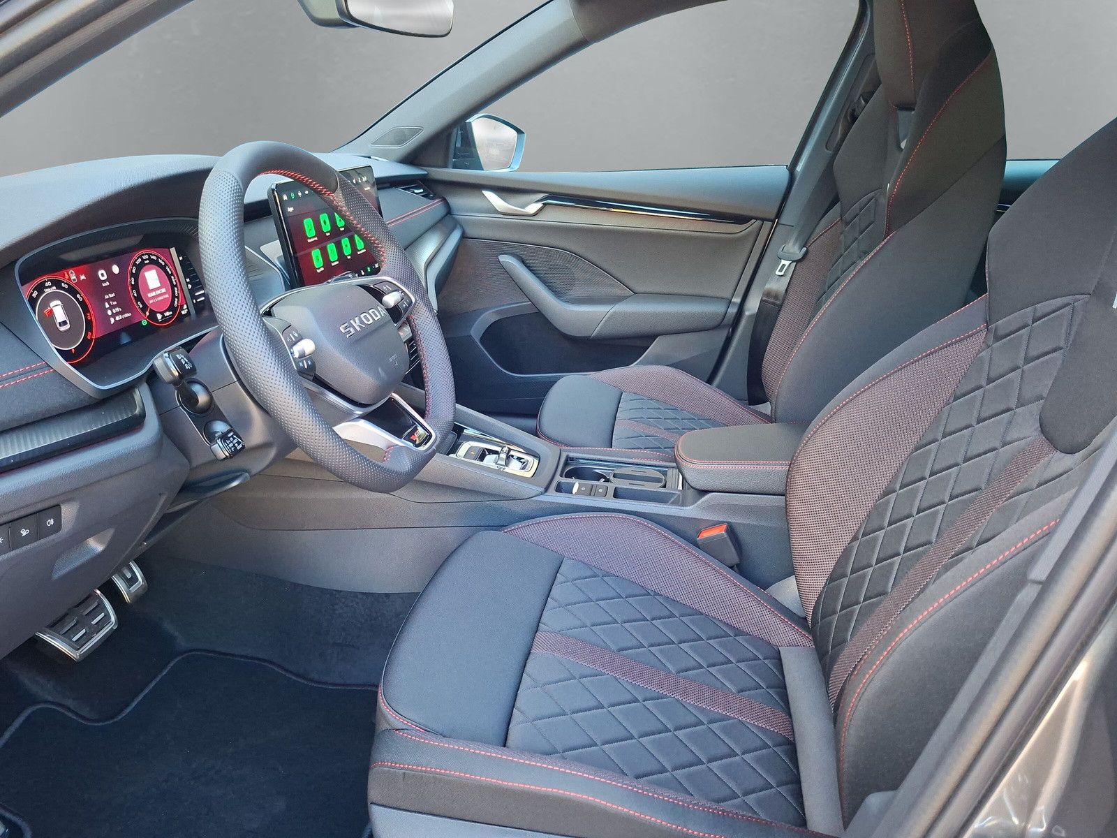 Fahrzeugabbildung SKODA Octavia Combi 2.0TSI RS 360° AHK Pano ACC DCC
