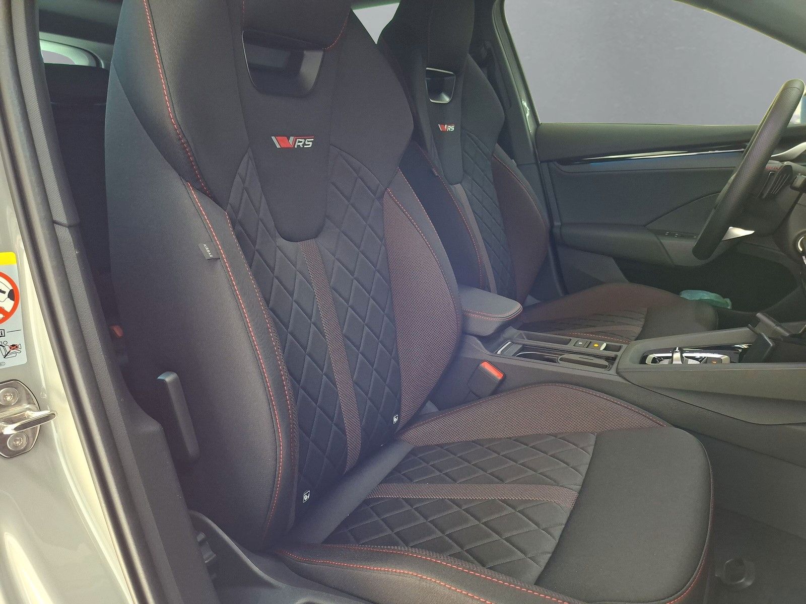 Fahrzeugabbildung SKODA Octavia Combi 2.0TSI RS 360° AHK Pano ACC DCC