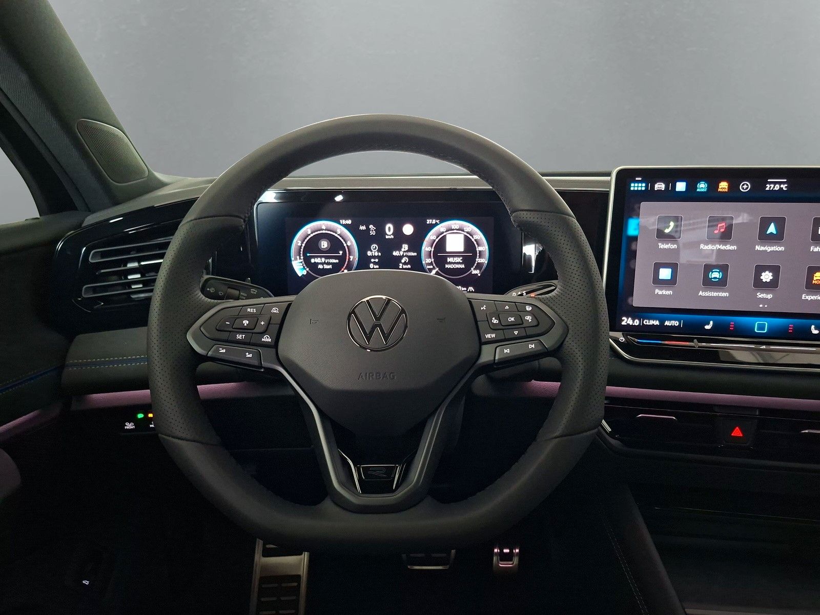Fahrzeugabbildung Volkswagen Tiguan 2.0TDI R-Line 20" Pano AHK Headup DCC