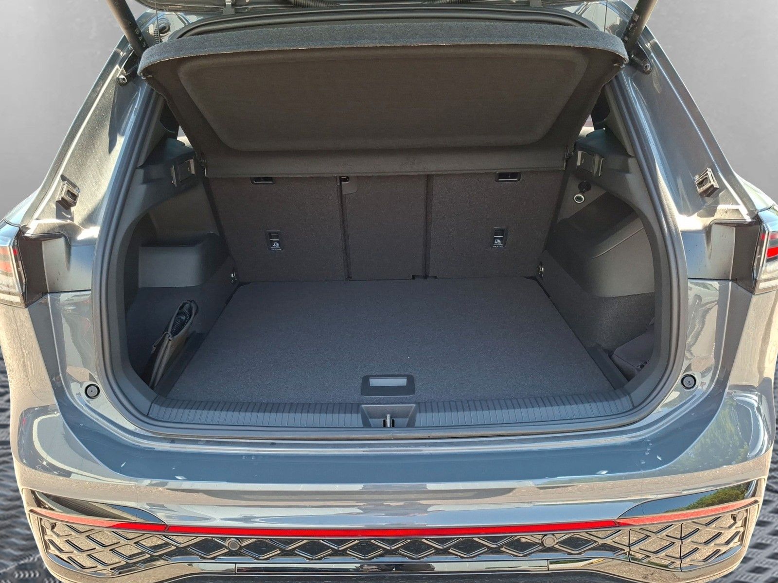 Fahrzeugabbildung Volkswagen Tiguan 2.0TDI R-Line 20" Pano AHK Headup DCC