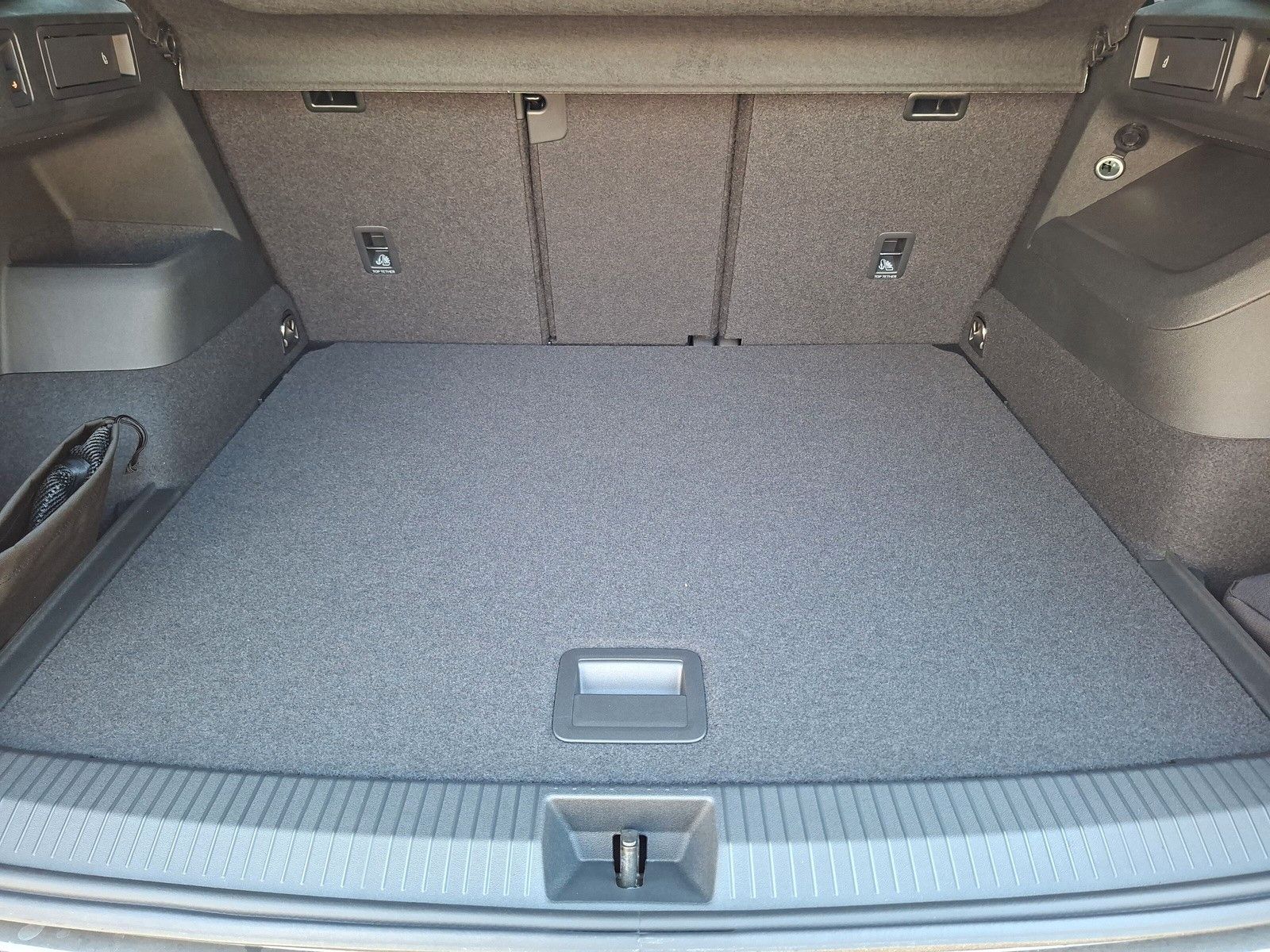 Fahrzeugabbildung Volkswagen Tiguan 2.0TDI R-Line 20" Pano AHK Headup DCC