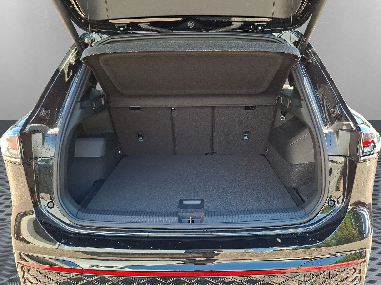 Fahrzeugabbildung Volkswagen Tiguan 2.0TDI R-Line 20" Pano AHK Headup DCC