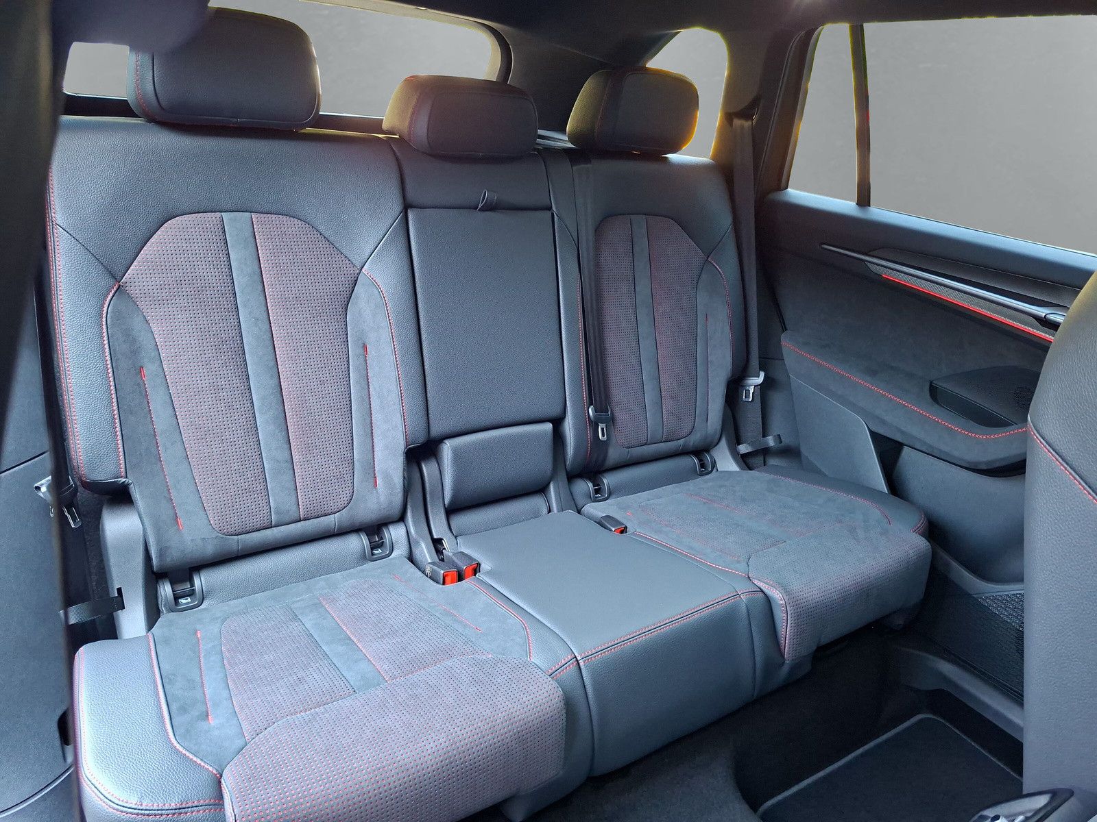 Fahrzeugabbildung SKODA Kodiaq 2.0TSI RS Pano AHK .Headup Standh.7Sitz