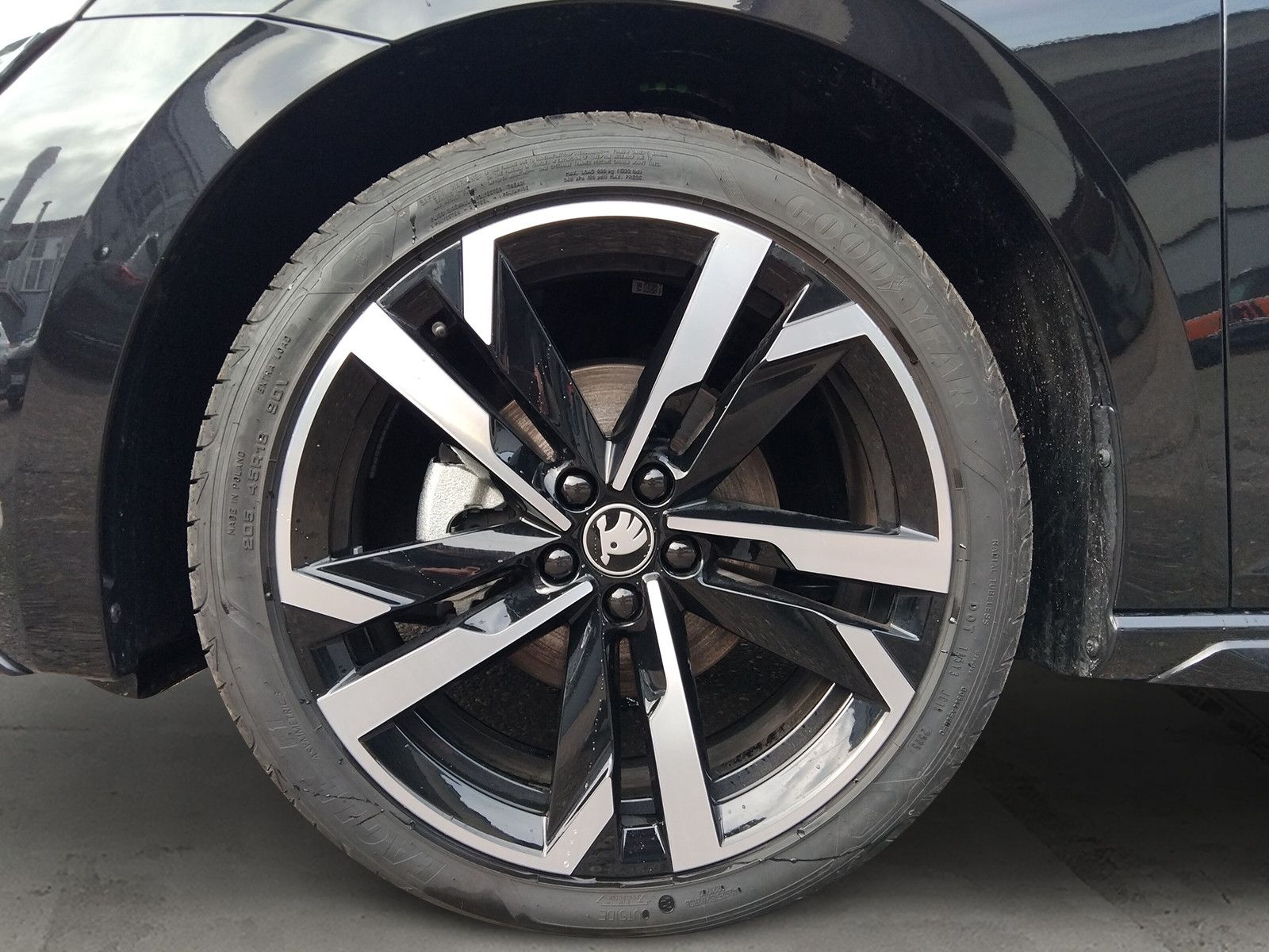 Fahrzeugabbildung SKODA Scala 1.5TSI Monte Carlo 18" AHK ACCSide Matrix
