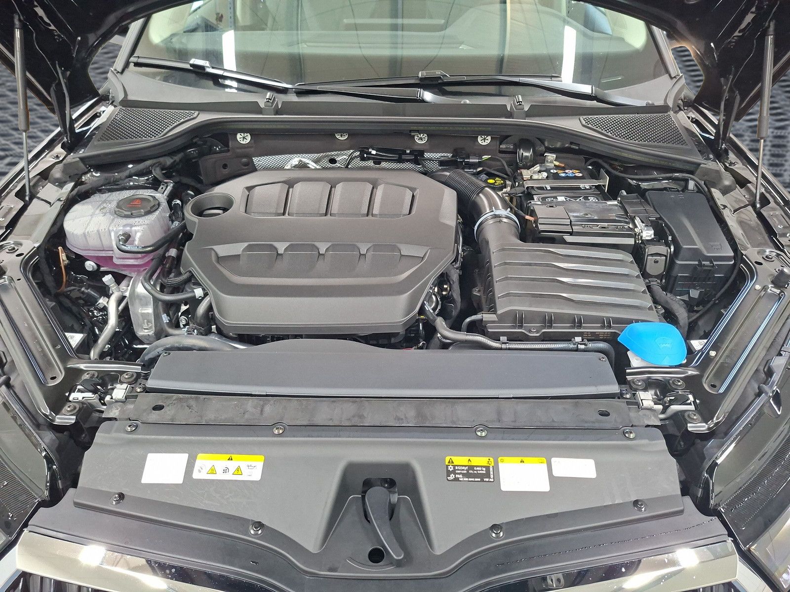Fahrzeugabbildung SKODA Octavia Combi  1.5TSI eHeck ACC AHK 5J.Gar.Side