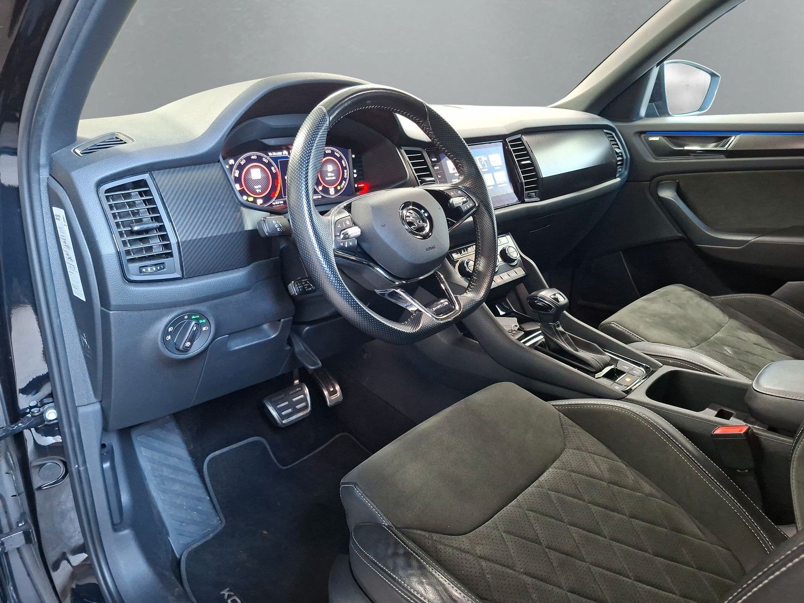 Fahrzeugabbildung SKODA Kodiaq Sportline 2.0TSI 7S AHK Canton Pano 20"