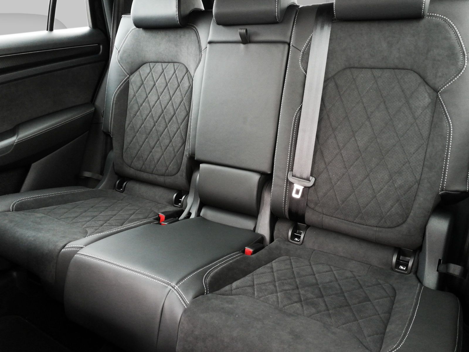Fahrzeugabbildung SKODA Kodiaq Sportline 2.0TSI 7S AHK Canton Pano 20"