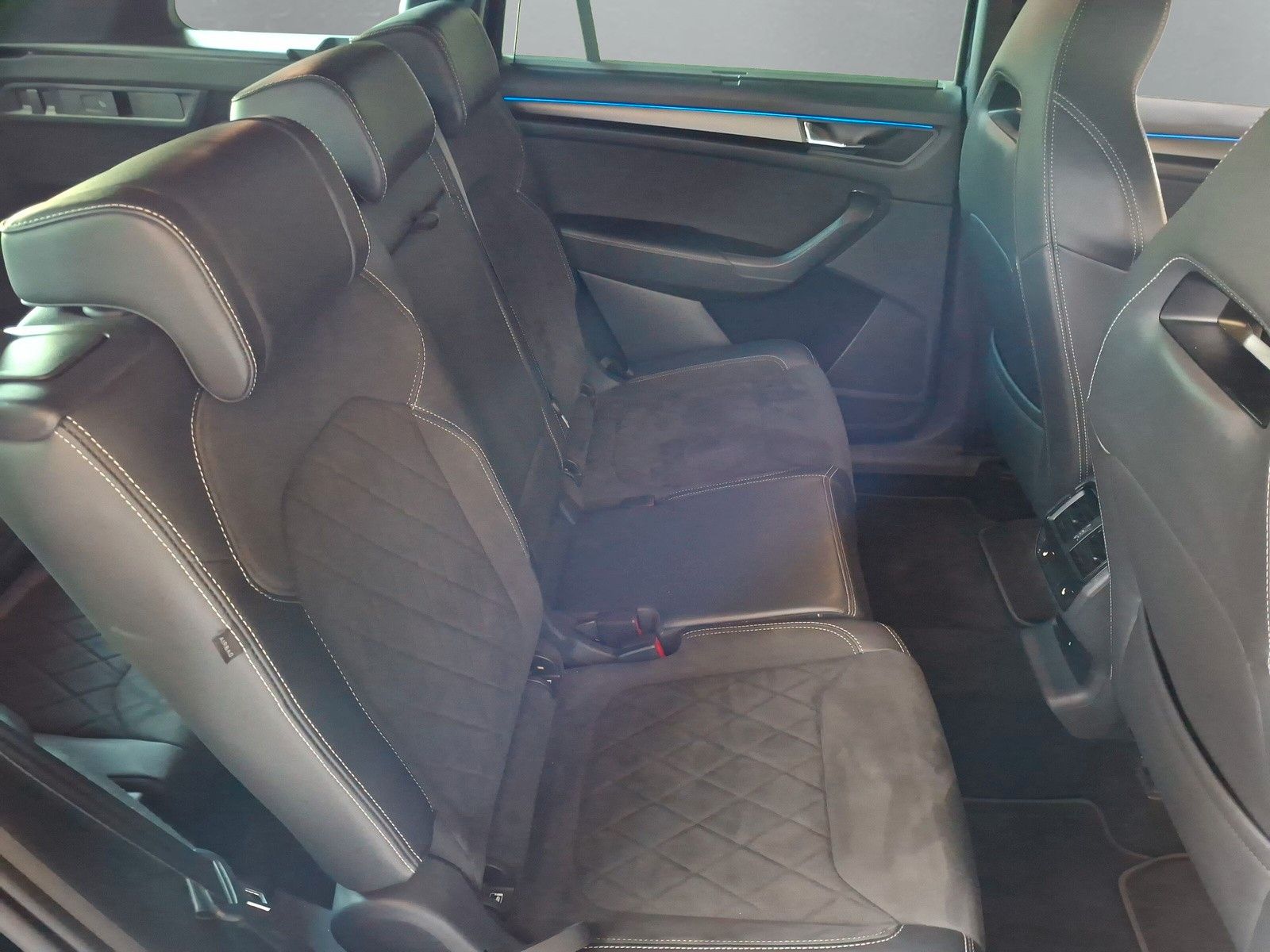 Fahrzeugabbildung SKODA Kodiaq Sportline 2.0TSI 7S AHK Canton Pano 20"