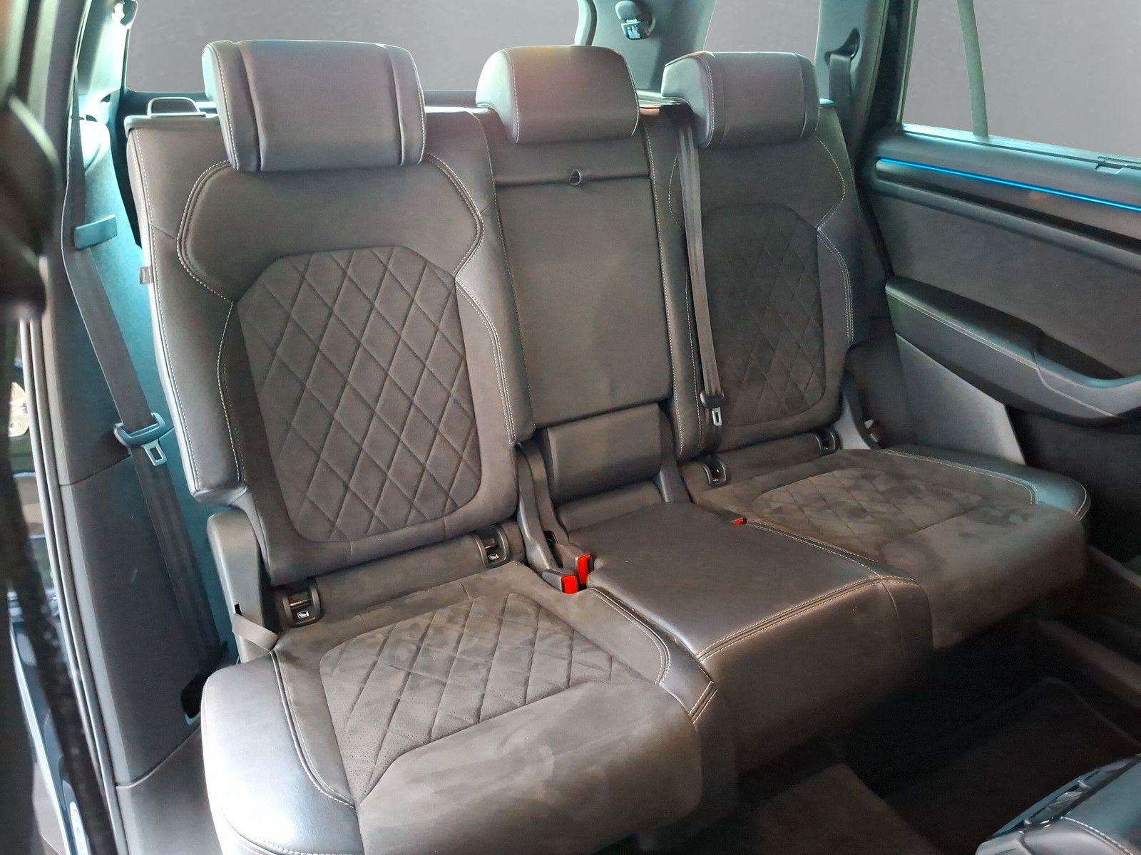 Fahrzeugabbildung SKODA Kodiaq Sportline 2.0TSI 7S AHK Canton Pano 20"