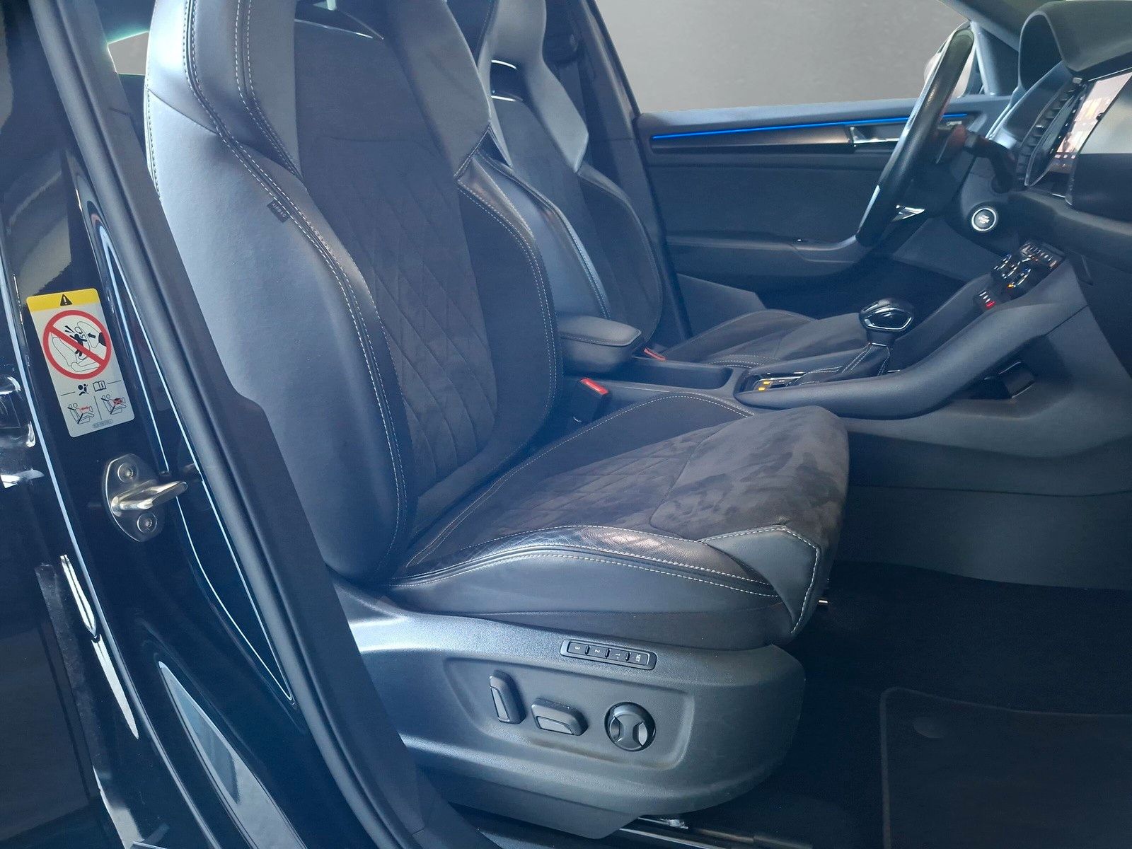 Fahrzeugabbildung SKODA Kodiaq Sportline 2.0TSI 7S AHK Canton Pano 20"