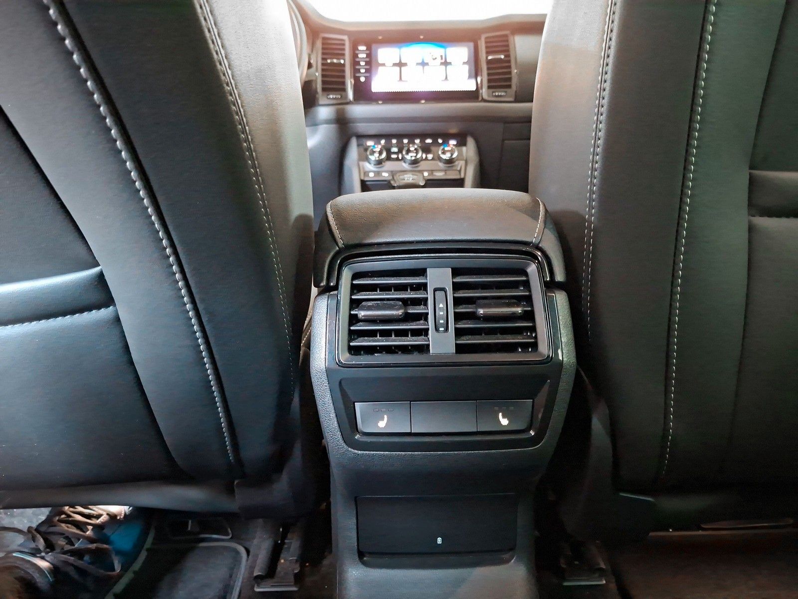 Fahrzeugabbildung SKODA Kodiaq Sportline 2.0TSI 7S AHK Canton Pano 20"