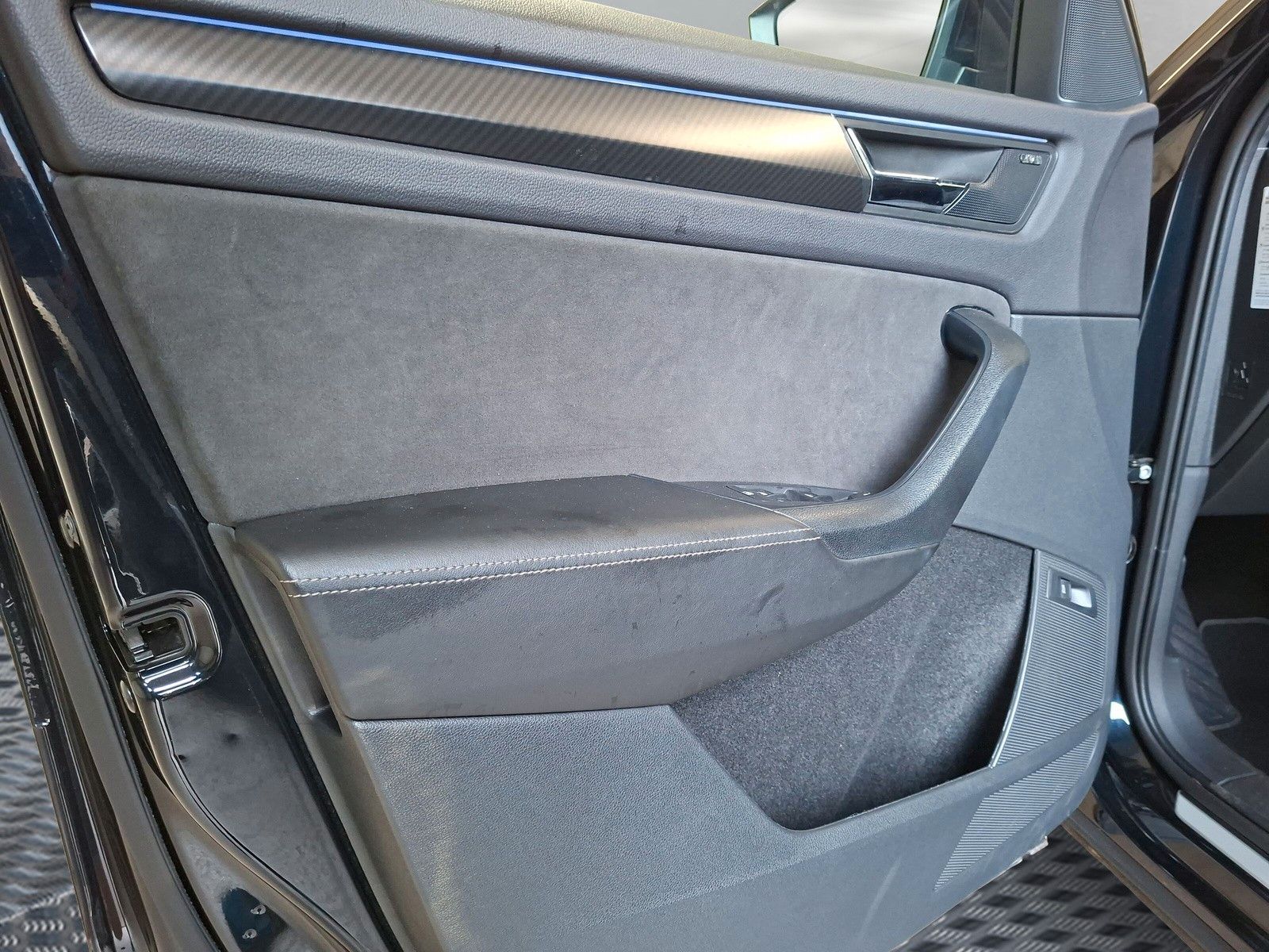 Fahrzeugabbildung SKODA Kodiaq Sportline 2.0TSI 7S AHK Canton Pano 20"