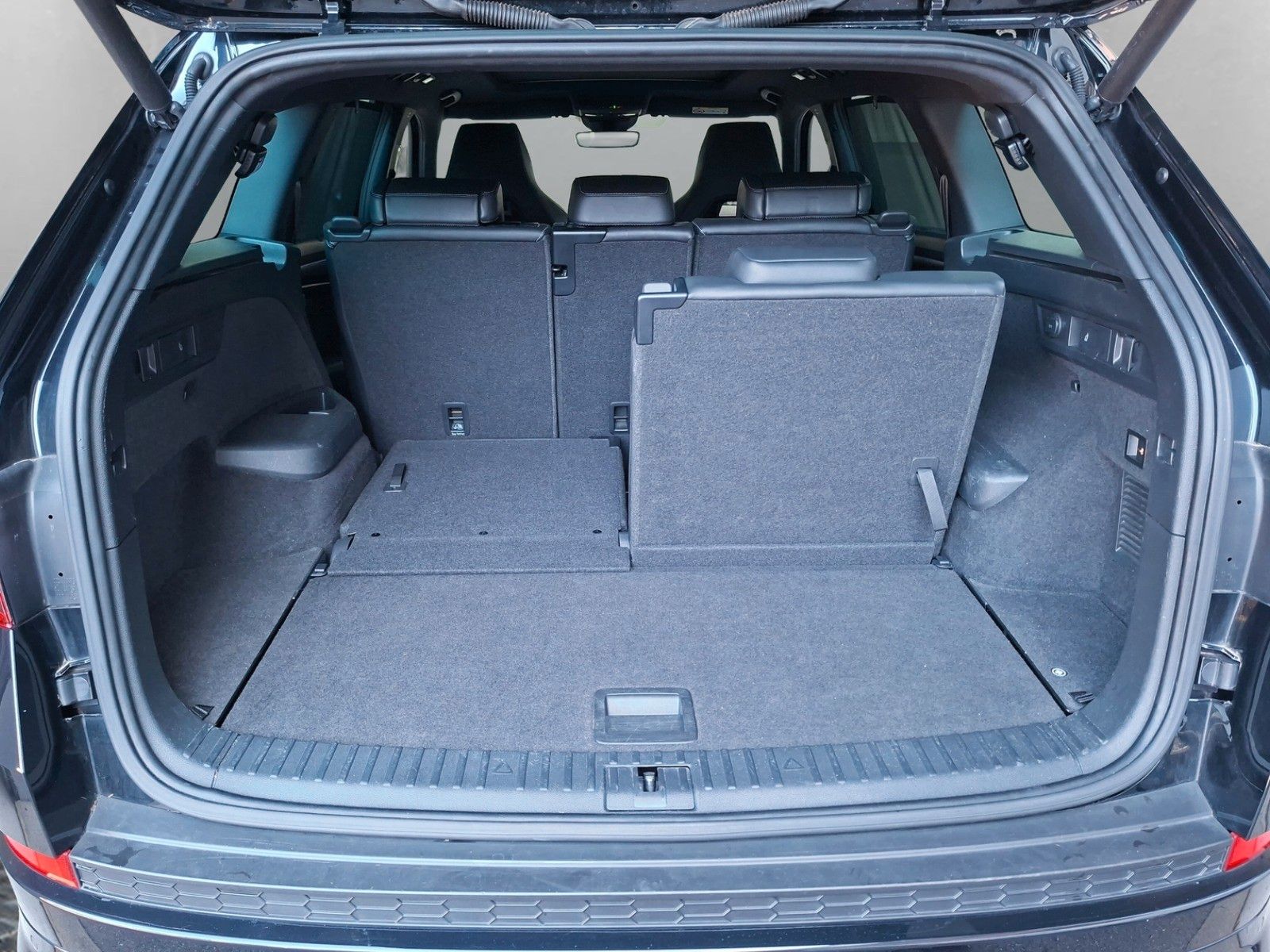 Fahrzeugabbildung SKODA Kodiaq Sportline 2.0TSI 7S AHK Canton Pano 20"