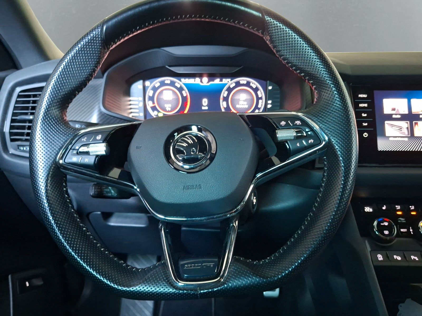 Fahrzeugabbildung SKODA Kodiaq Sportline 2.0TSI 7S AHK Canton Pano 20"