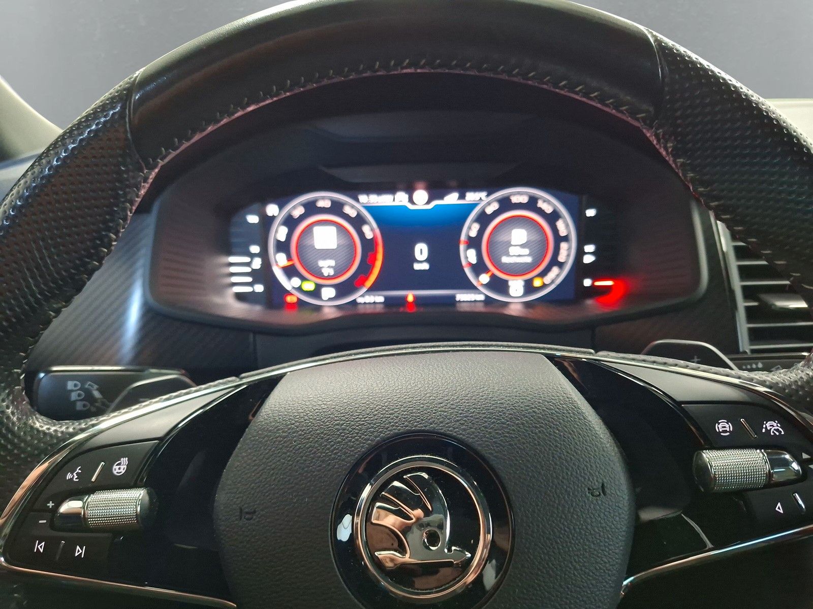 Fahrzeugabbildung SKODA Kodiaq Sportline 2.0TSI 7S AHK Canton Pano 20"