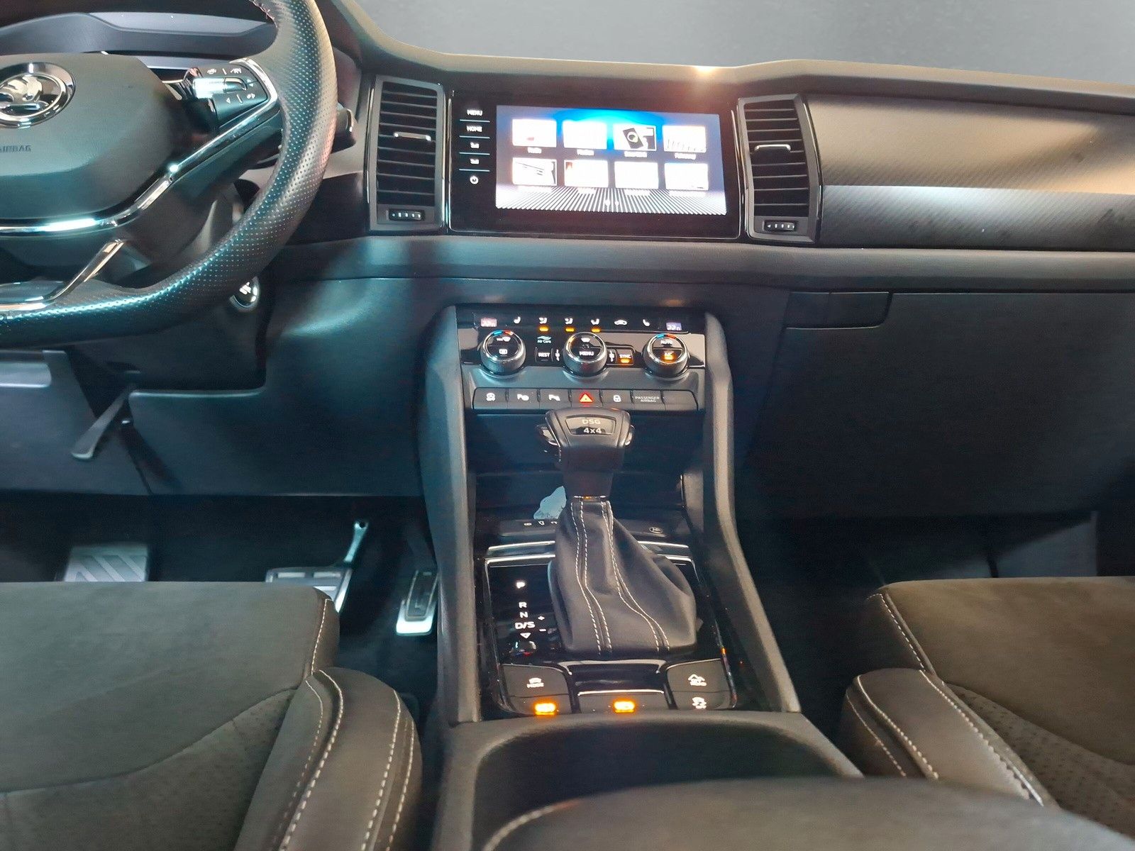 Fahrzeugabbildung SKODA Kodiaq Sportline 2.0TSI 7S AHK Canton Pano 20"