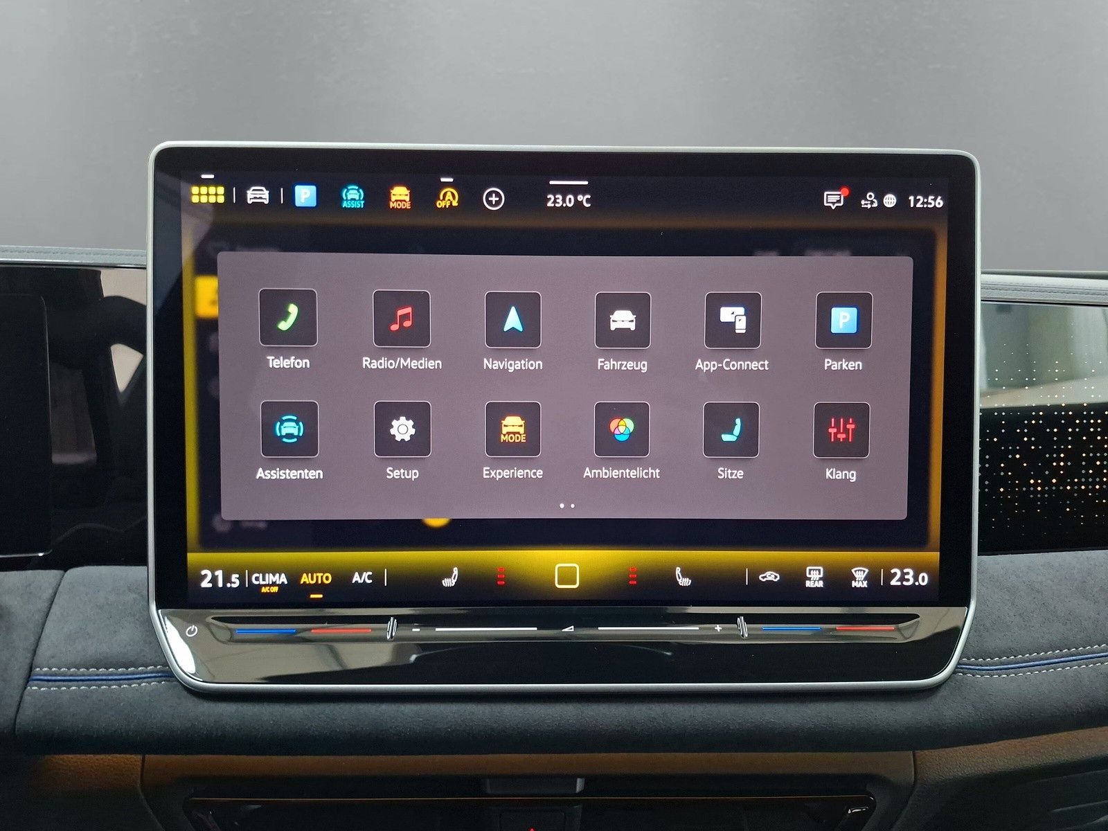 Fahrzeugabbildung Volkswagen Tiguan 1.5eTSI R-Line Pano IQMatrix AHK Headup