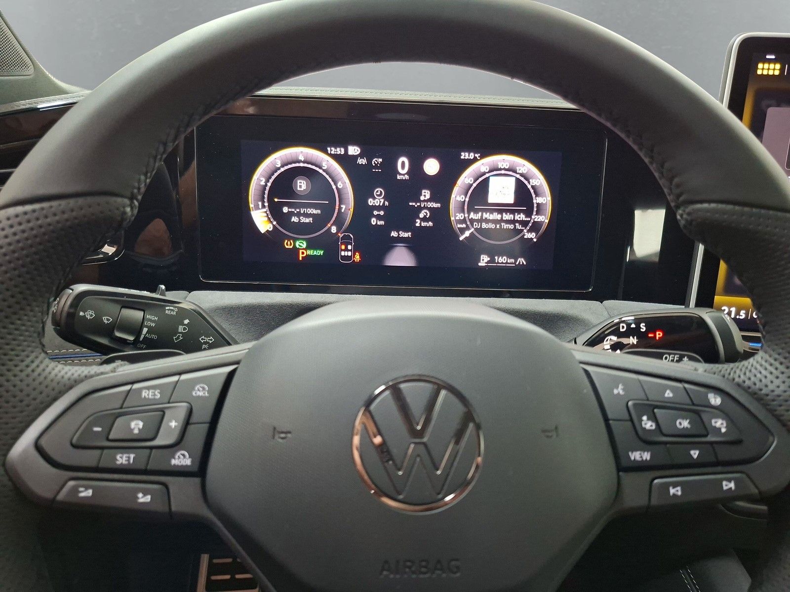 Fahrzeugabbildung Volkswagen Tiguan 1.5eTSI R-Line Pano IQMatrix AHK Headup