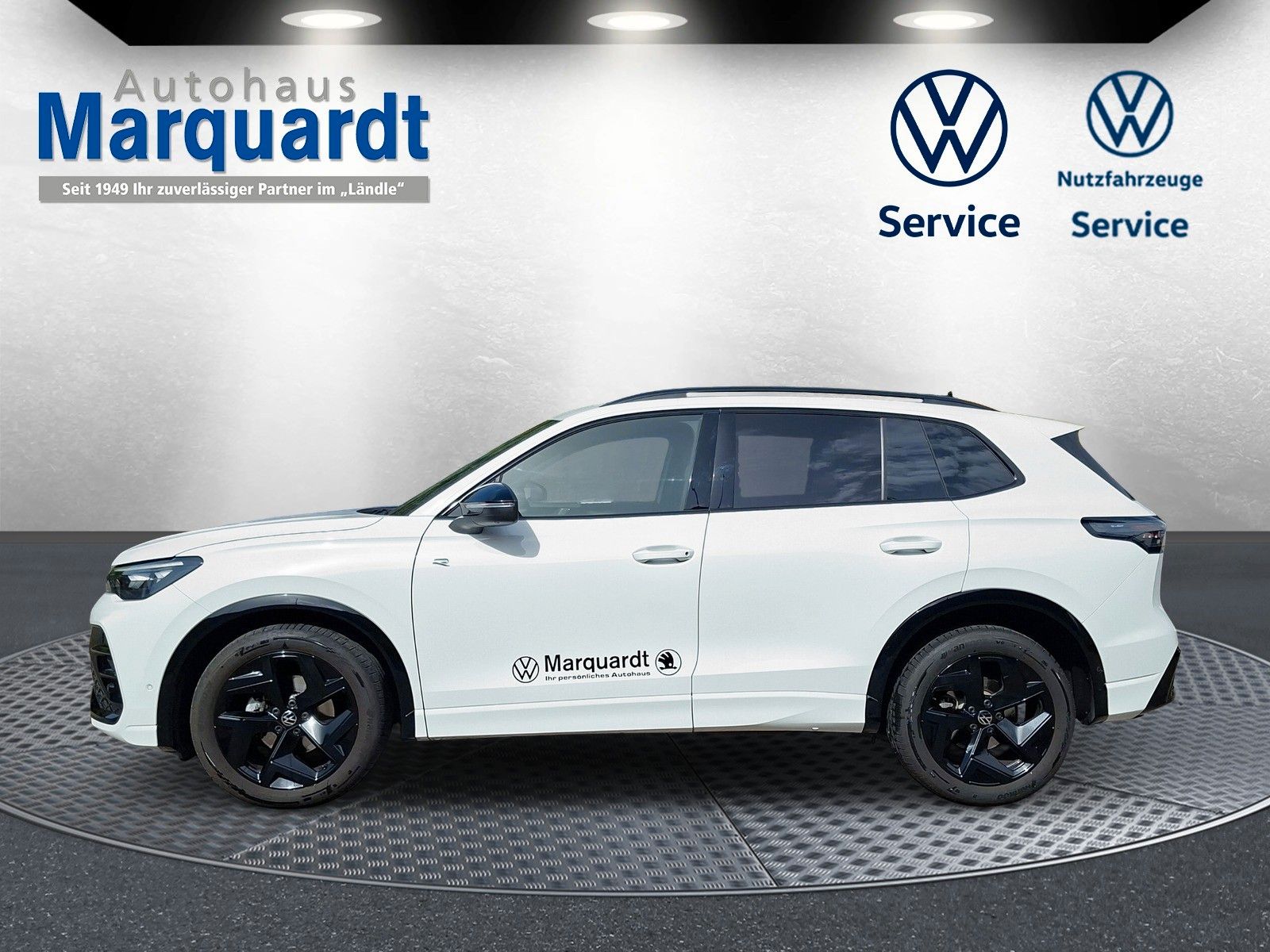 Fahrzeugabbildung Volkswagen Tiguan 1.5 eTSI R-Line 19"AHK PanoMatrix DCC