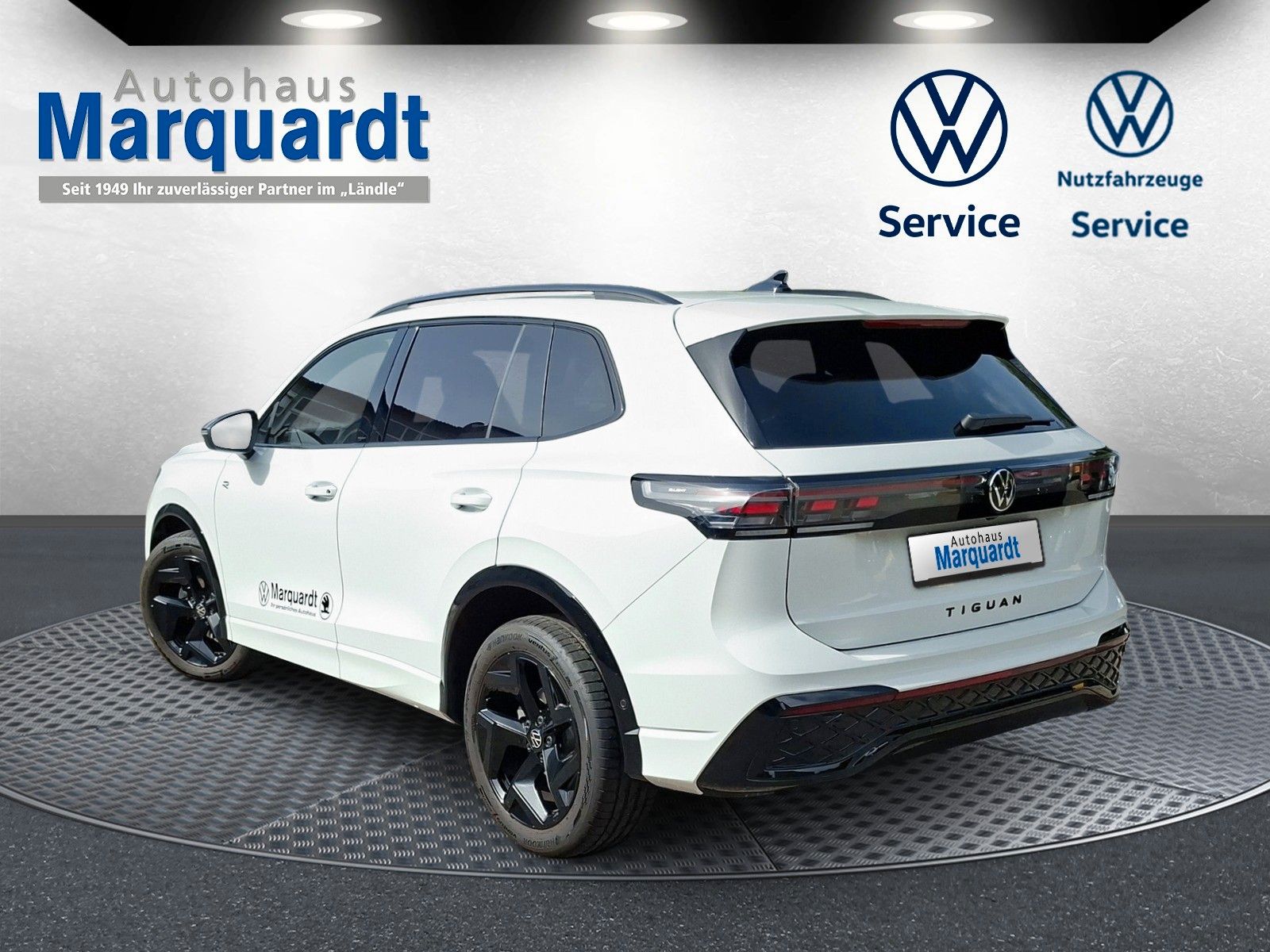 Fahrzeugabbildung Volkswagen Tiguan 1.5 eTSI R-Line 19"AHK PanoMatrix DCC