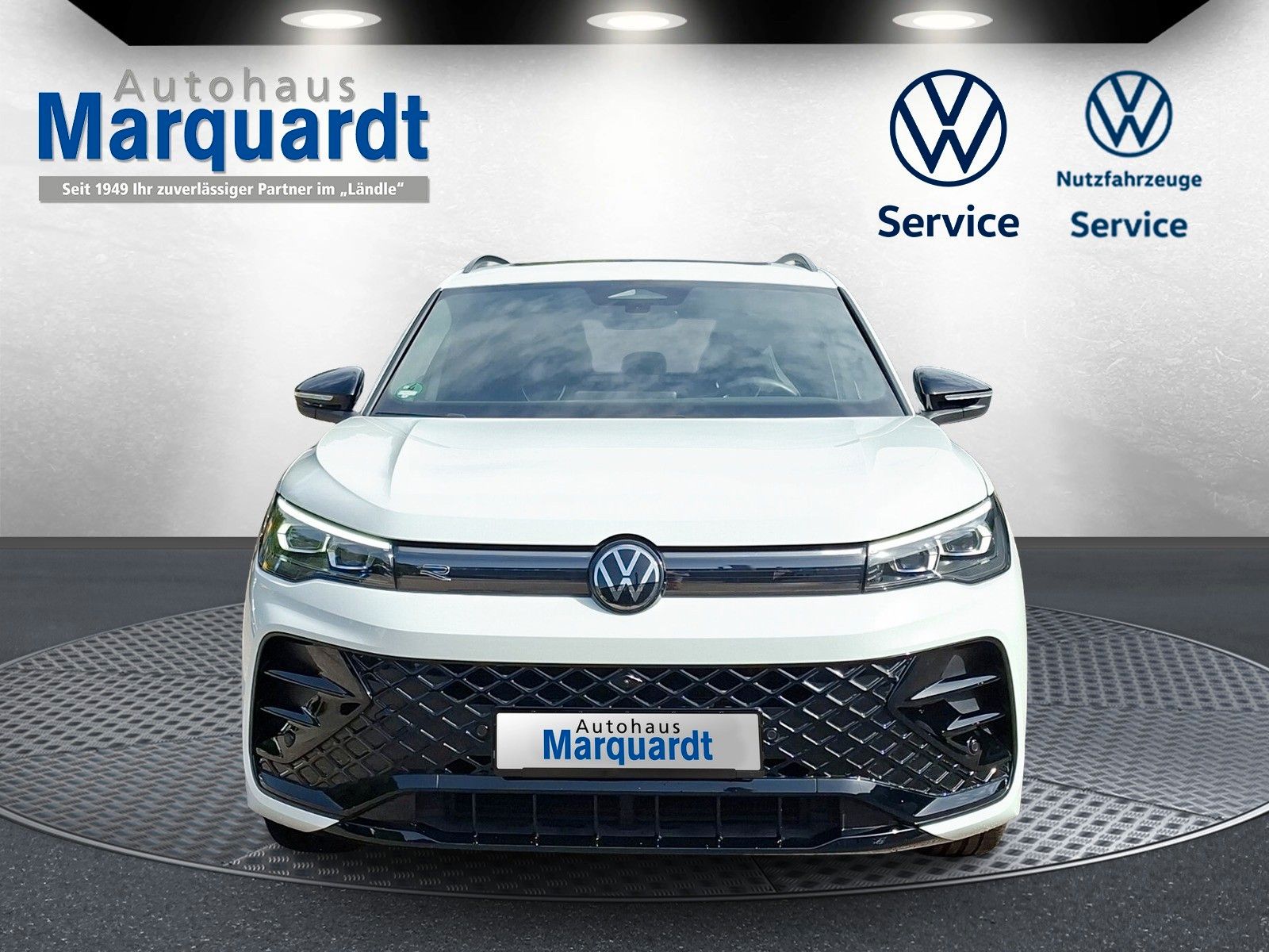 Fahrzeugabbildung Volkswagen Tiguan 1.5 eTSI R-Line 19"AHK PanoMatrix DCC