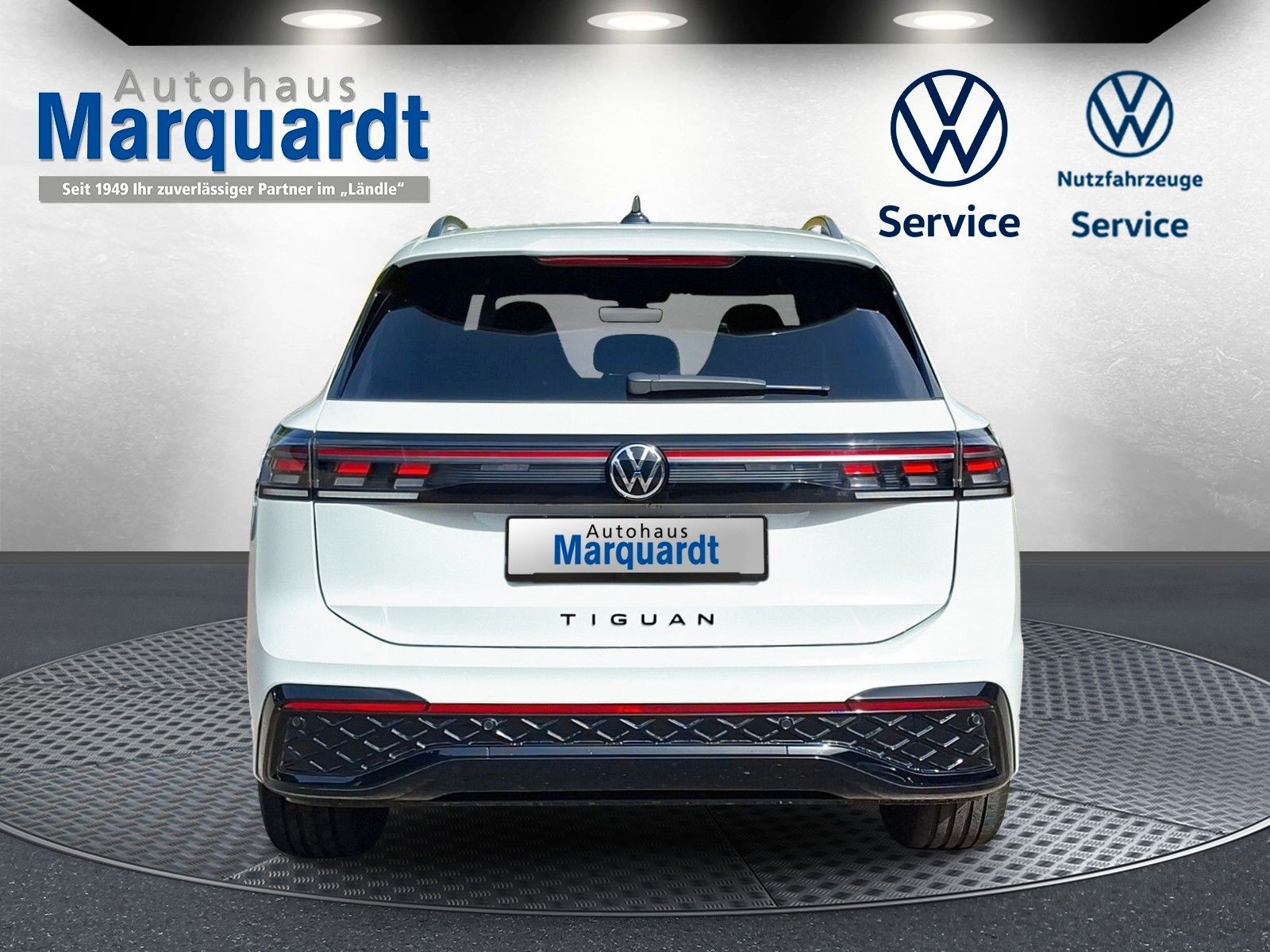 Fahrzeugabbildung Volkswagen Tiguan 1.5 eTSI R-Line 19"AHK PanoMatrix DCC