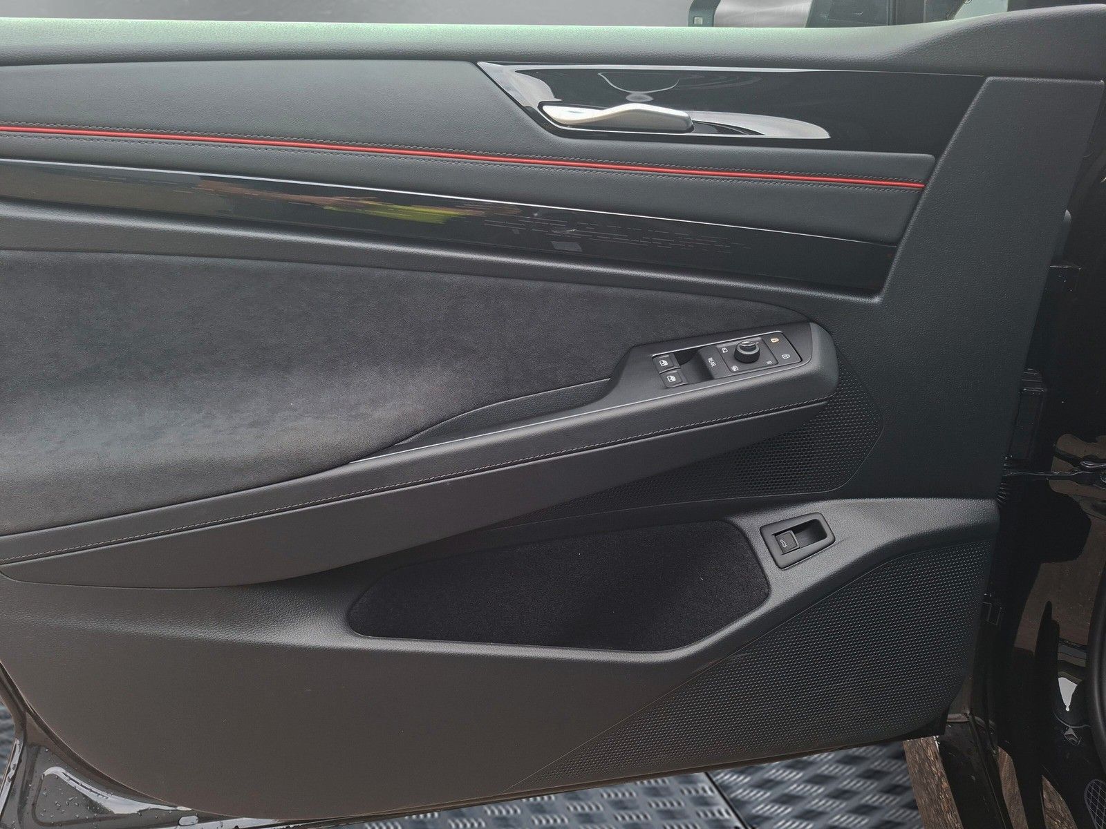 Fahrzeugabbildung Volkswagen ID.7 Tourer GTX 4Mot Pano AHK 21" Wärmep. Sound