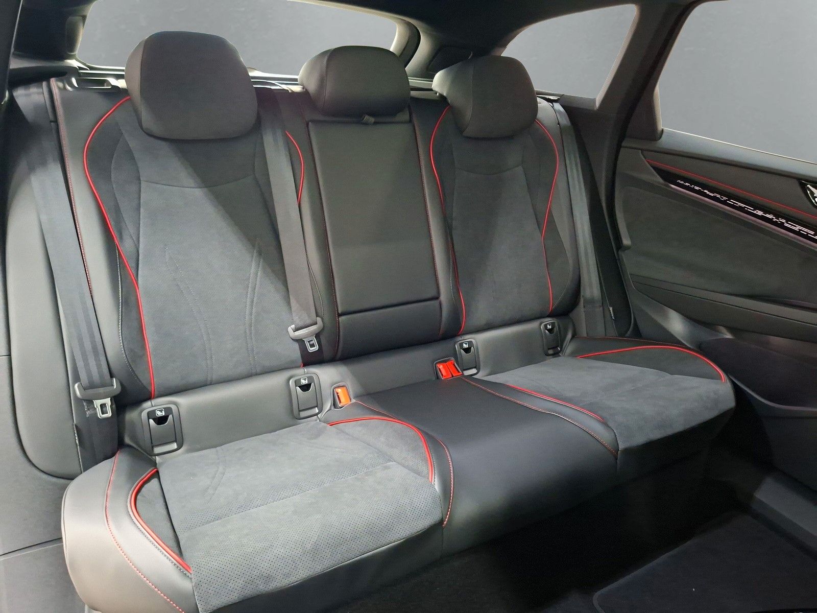 Fahrzeugabbildung Volkswagen ID.7 Tourer GTX 4Mot Pano AHK 21" Wärmep. Sound