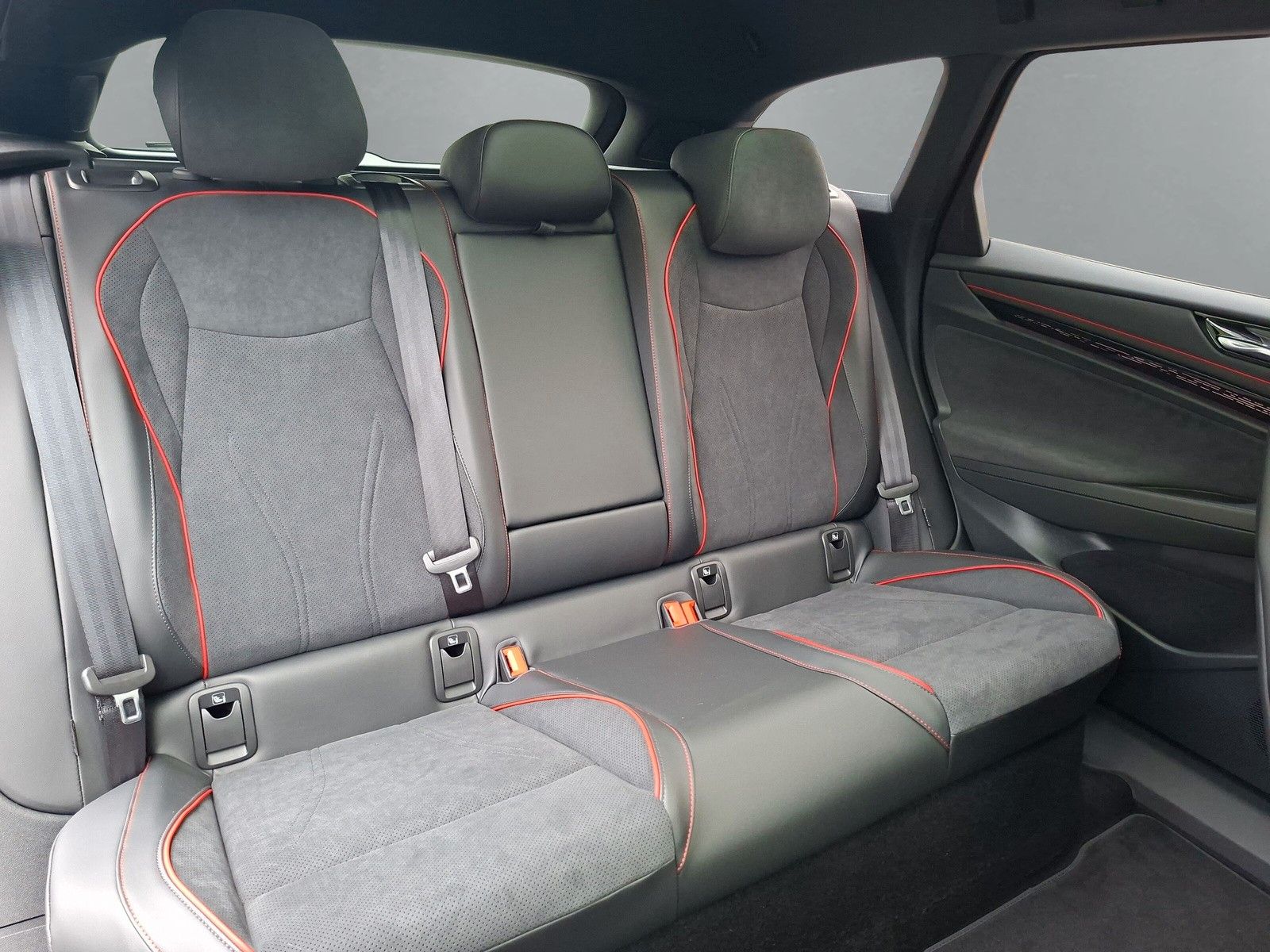 Fahrzeugabbildung Volkswagen ID.7 Tourer GTX 4Mot Pano AHK 21" Wärmep. Sound