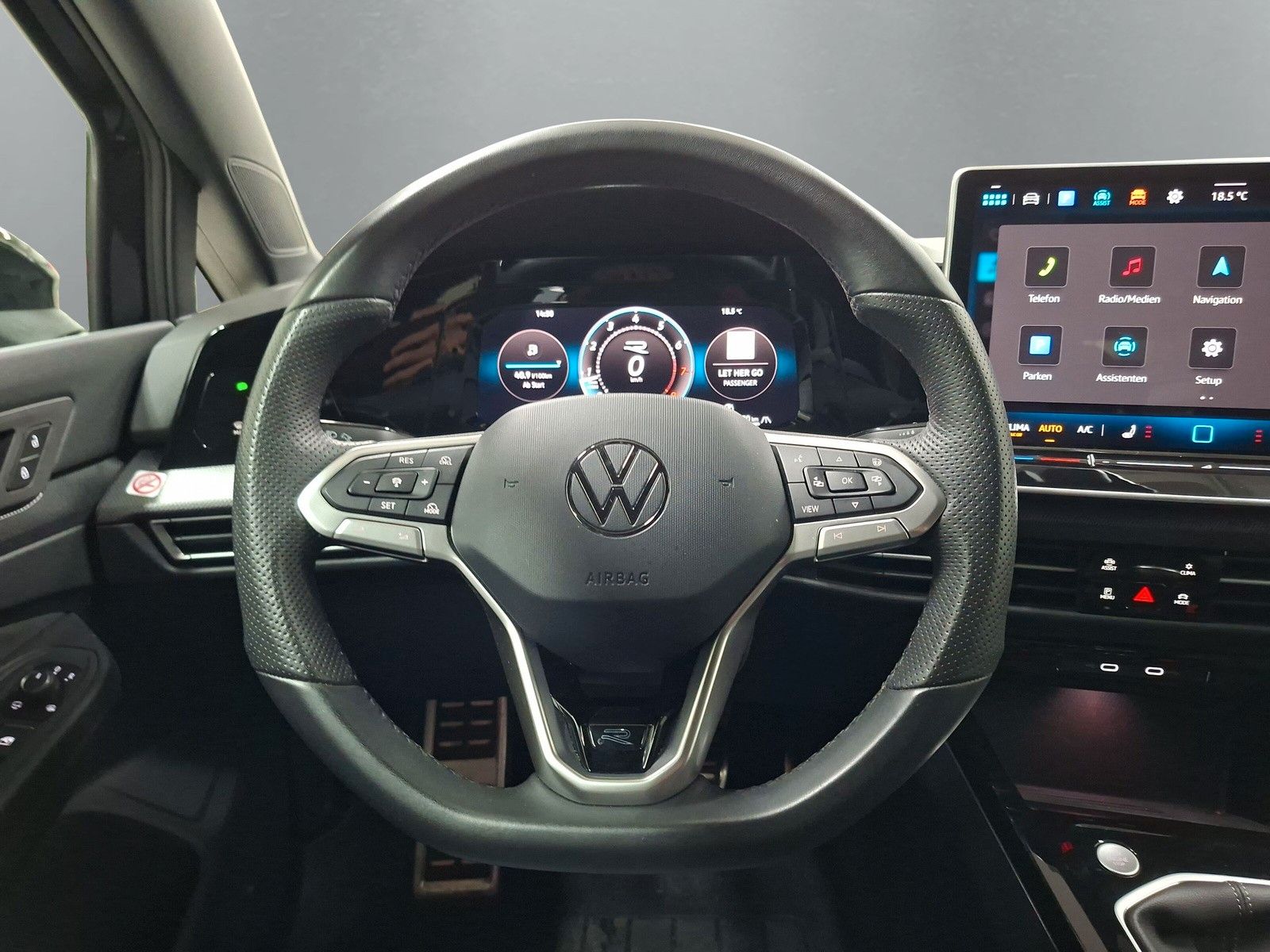 Fahrzeugabbildung Volkswagen Golf VIII 1.5 TSI R-Line ACC Rf.kamera LED