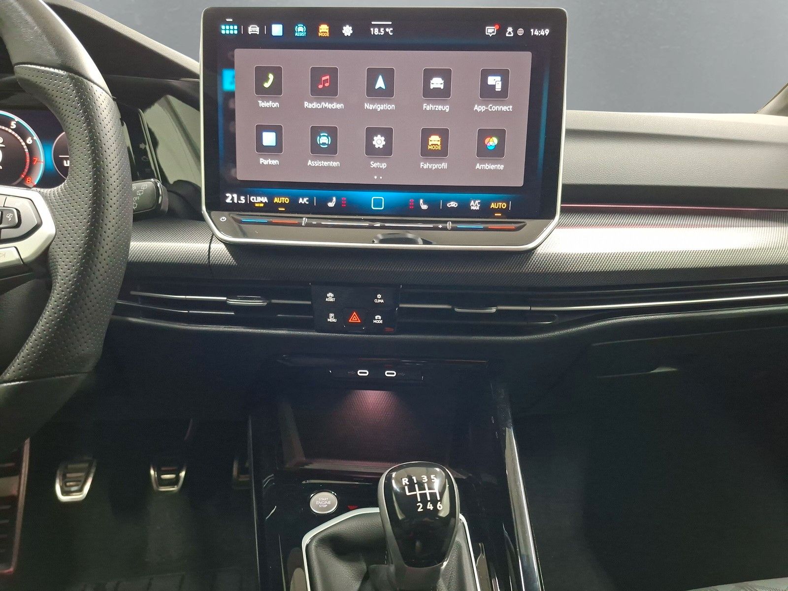 Fahrzeugabbildung Volkswagen Golf VIII 1.5 TSI R-Line ACC Rf.kamera LED