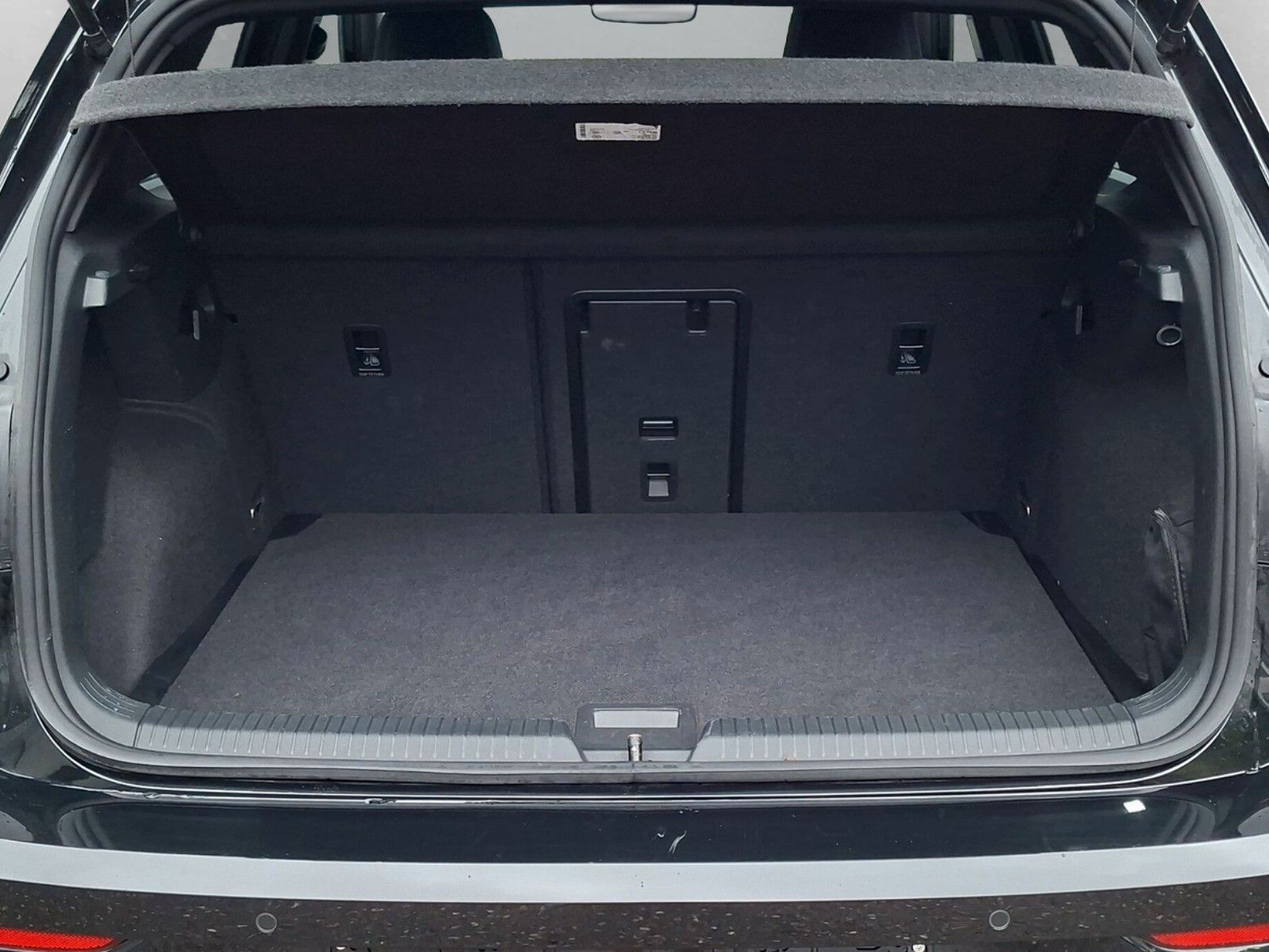 Fahrzeugabbildung Volkswagen Golf VIII 1.5 TSI R-Line ACC Rf.kamera LED