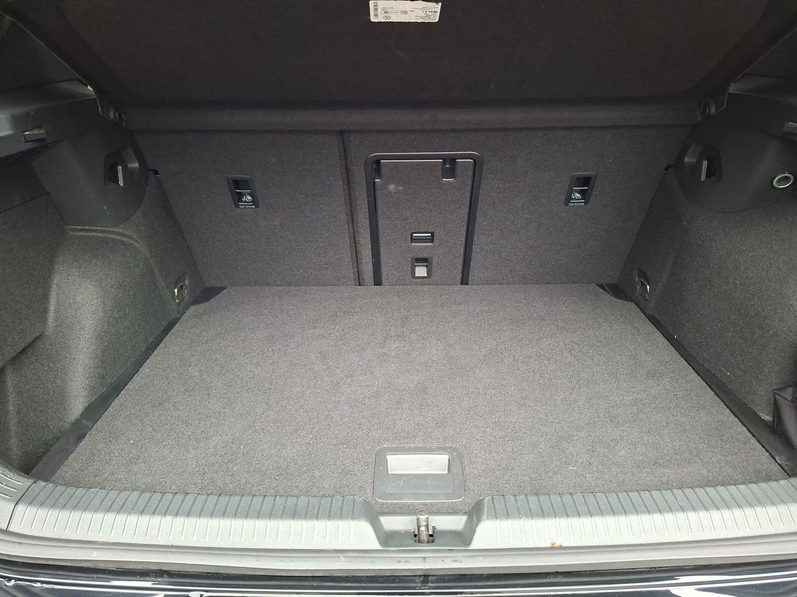 Fahrzeugabbildung Volkswagen Golf VIII 1.5 TSI R-Line ACC Rf.kamera LED
