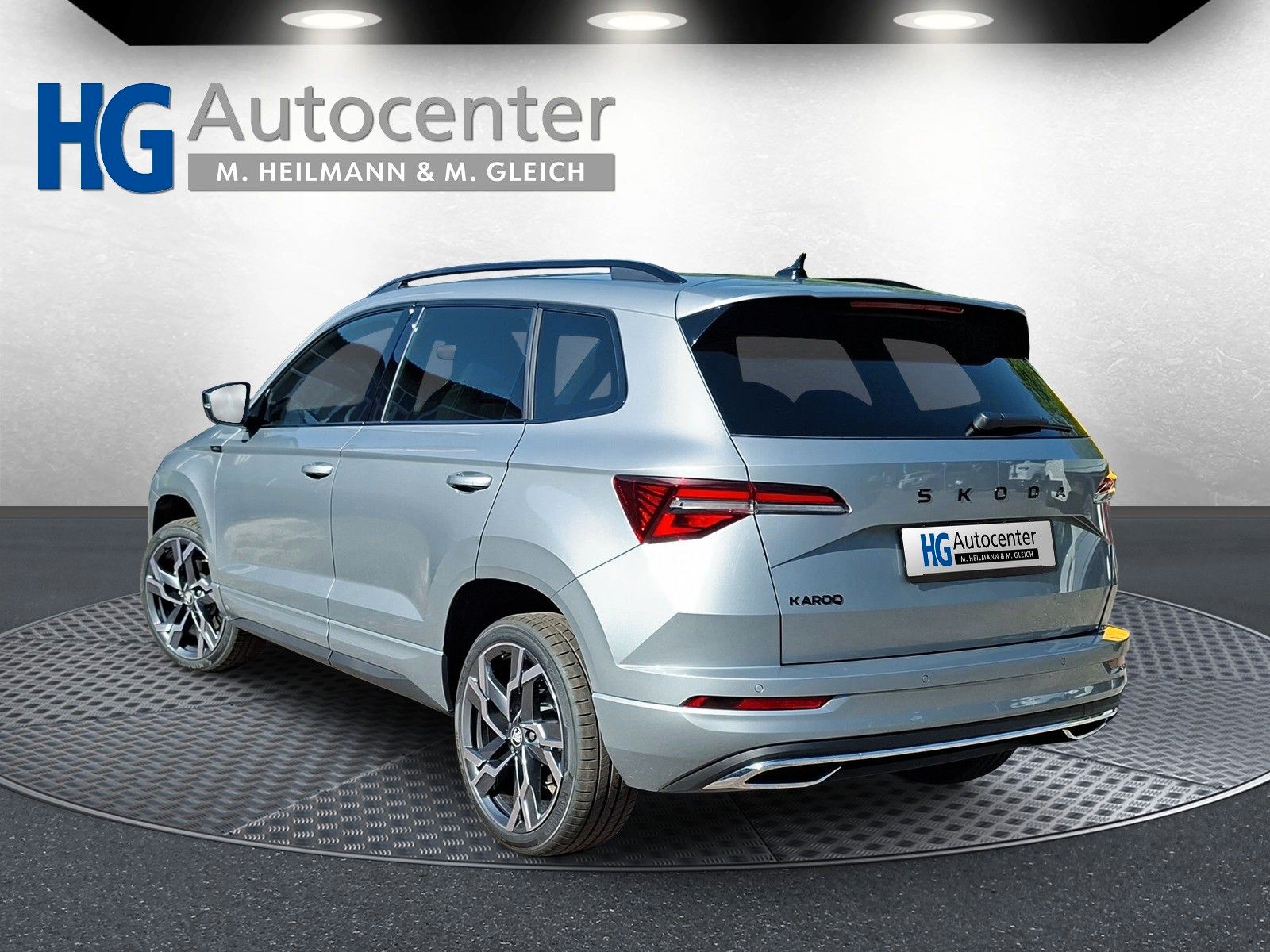 Fahrzeugabbildung SKODA Karoq 1.5 TSI Sportline Pano AHK Matrix 19" Side